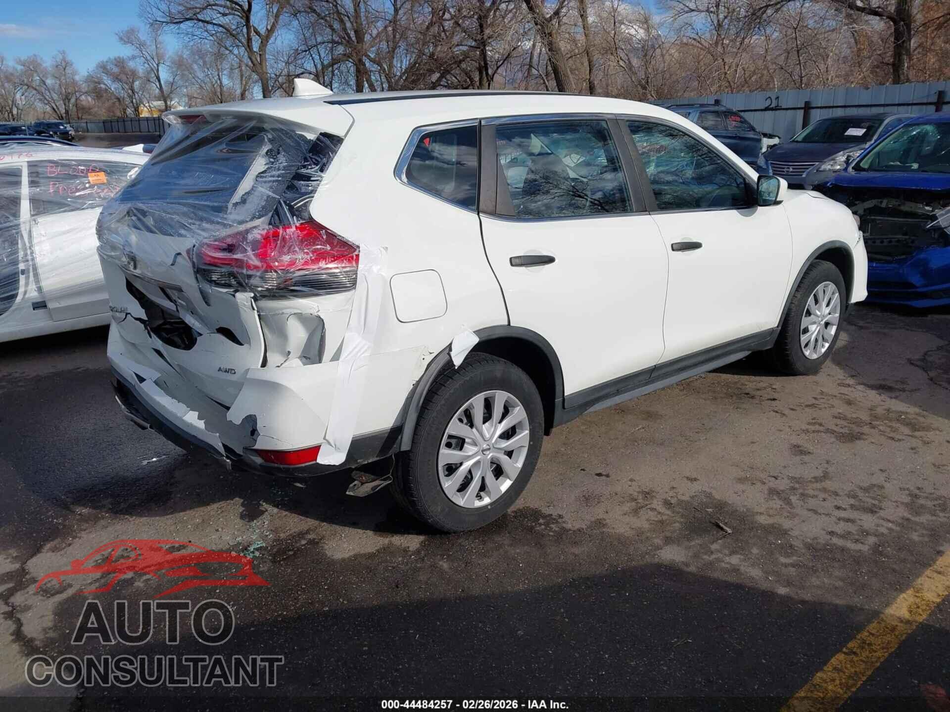 NISSAN ROGUE 2017 - KNMAT2MV1HP509806