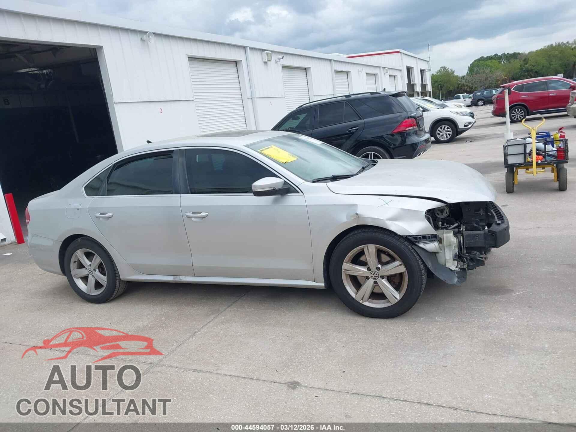 VOLKSWAGEN PASSAT 2013 - 1VWBP7A32DC045920