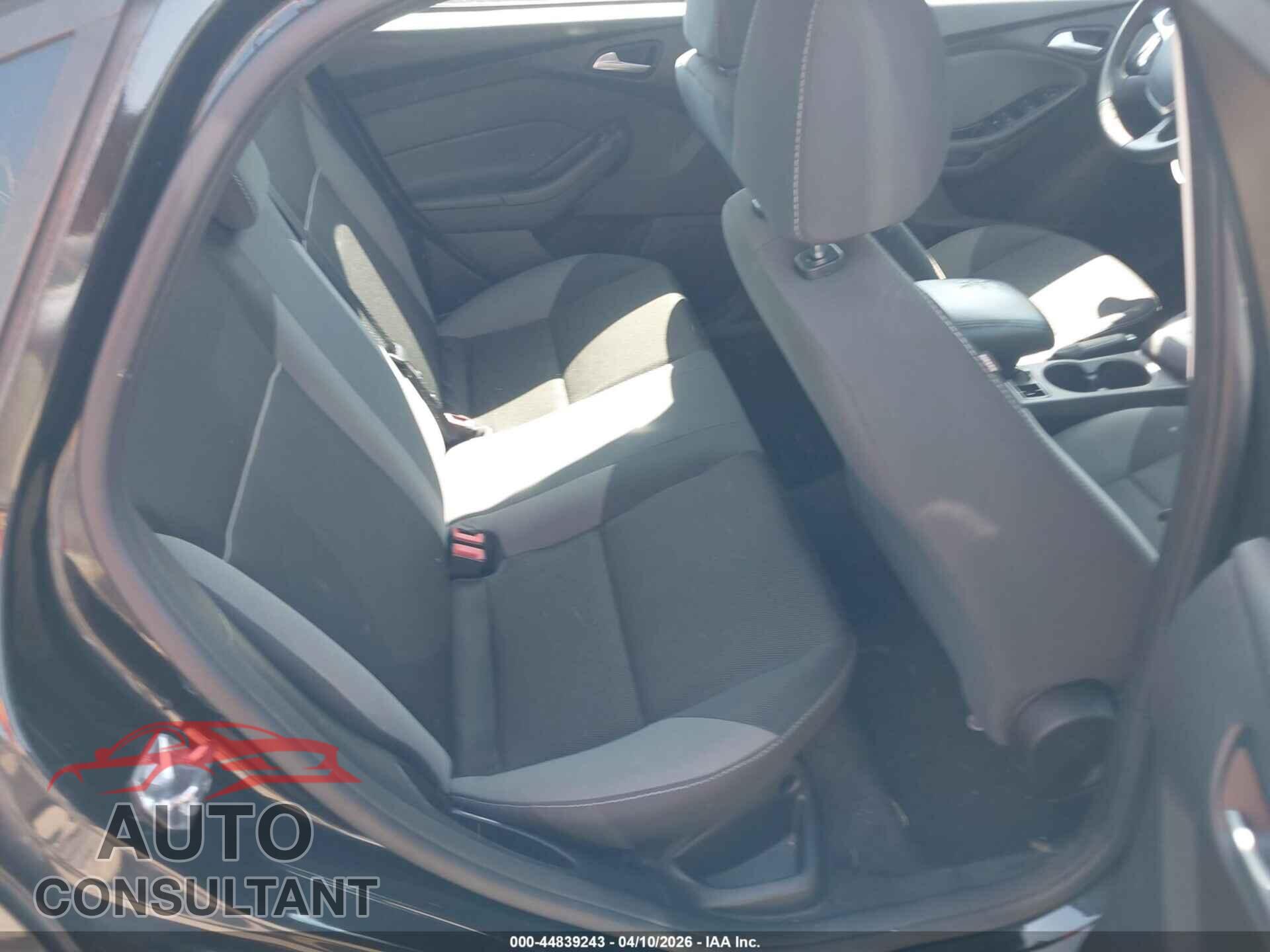 FORD FOCUS 2014 - 1FADP3F27EL434337