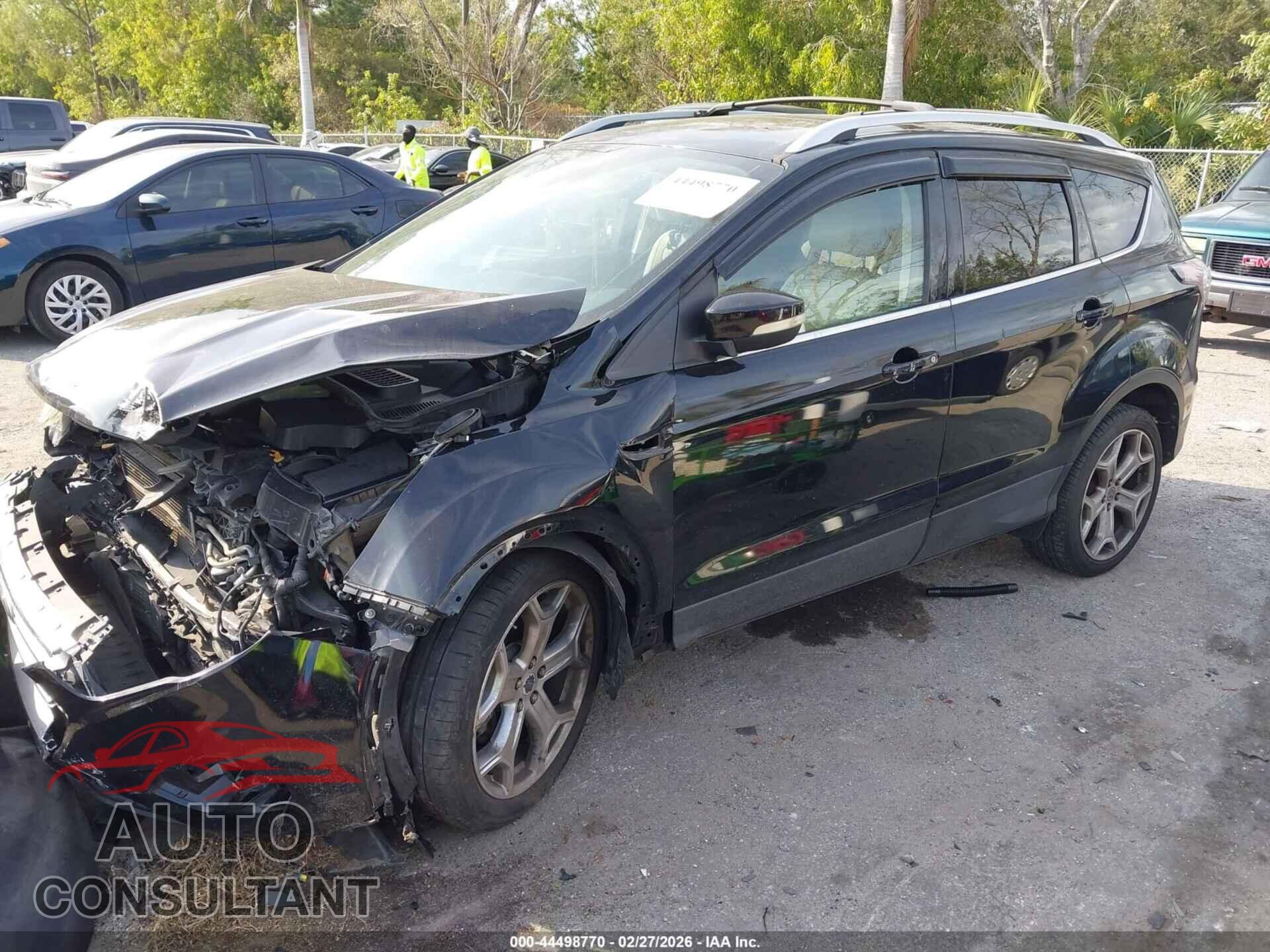 FORD ESCAPE 2017 - 1FMCU0J95HUA36314