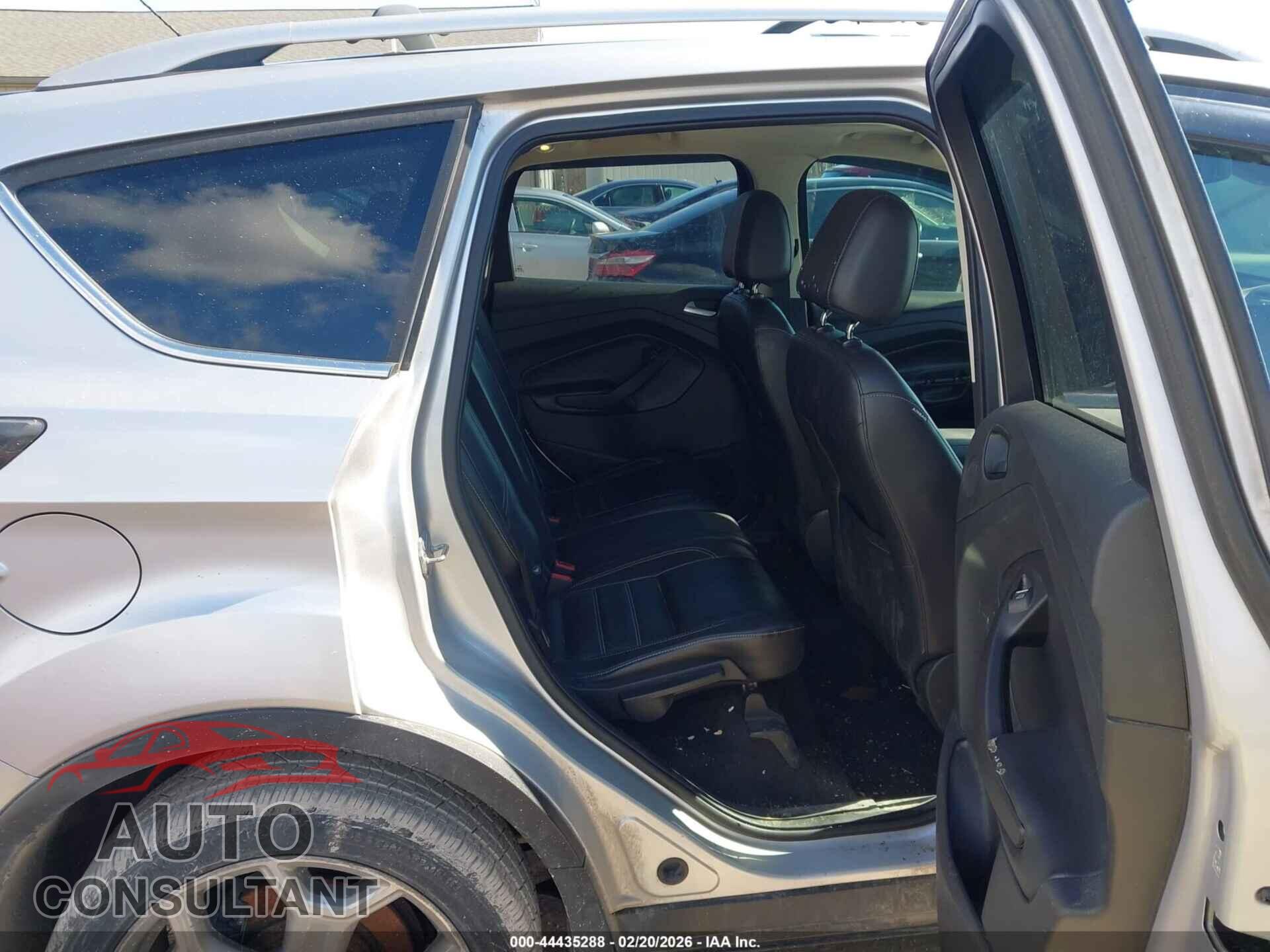 FORD ESCAPE 2017 - 1FMCU9J9XHUB14042