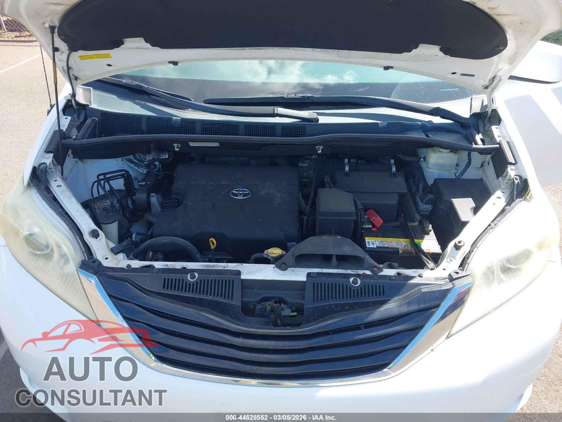 TOYOTA SIENNA 2011 - 5TDKK3DC0BS030236