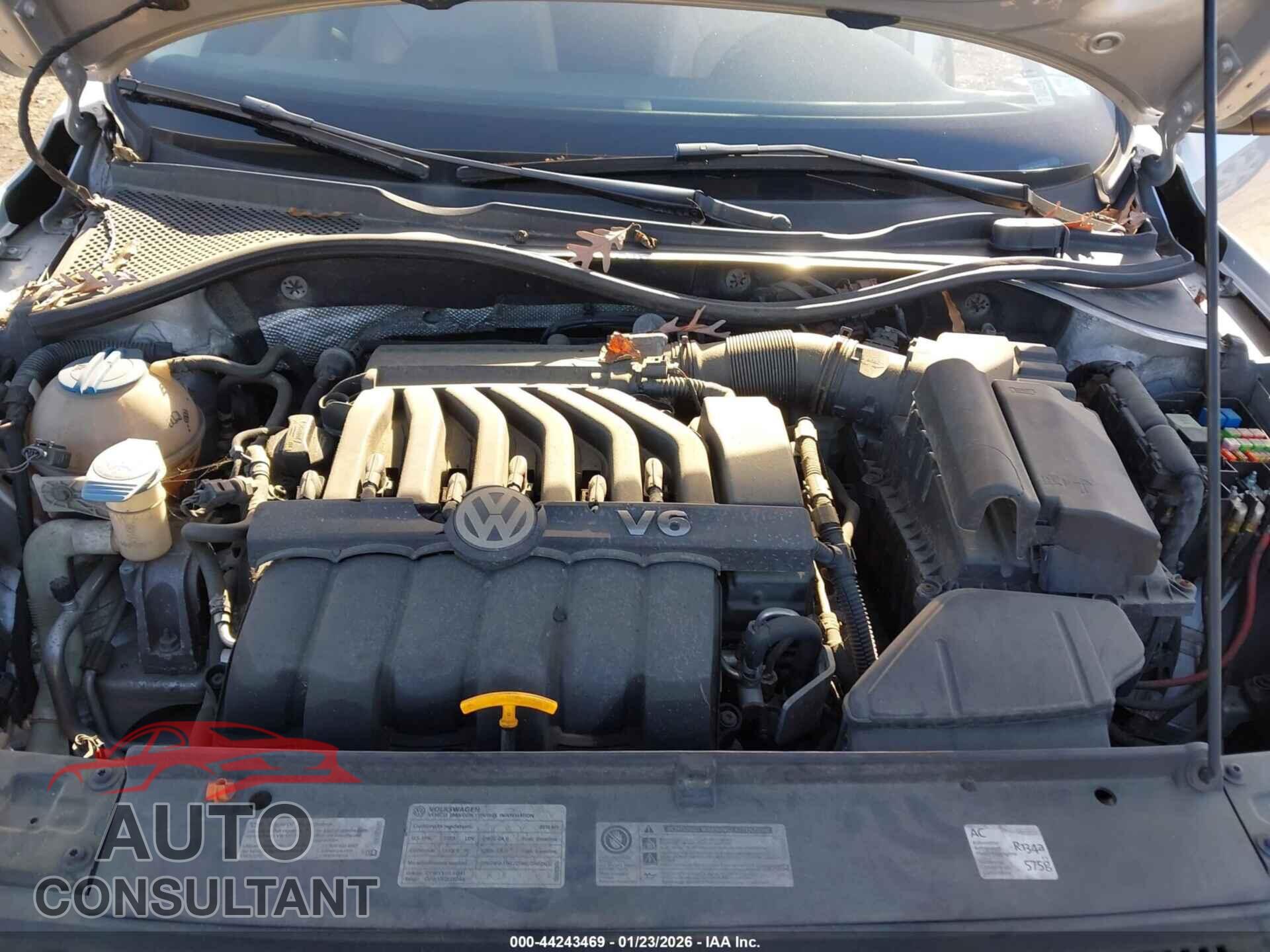 VOLKSWAGEN PASSAT 2012 - 1VWCM7A38CC075208