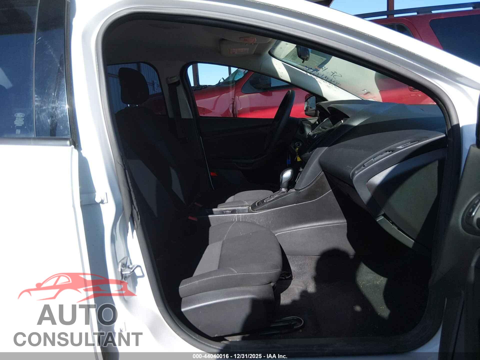 FORD FOCUS 2017 - 1FADP3E24HL324965