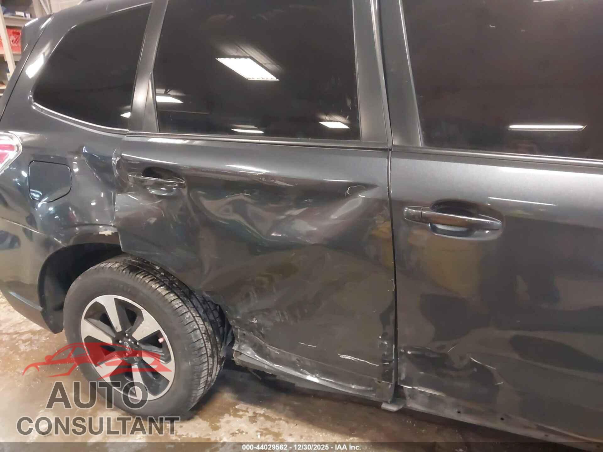 SUBARU FORESTER 2017 - JF2SJAGC5HH540678