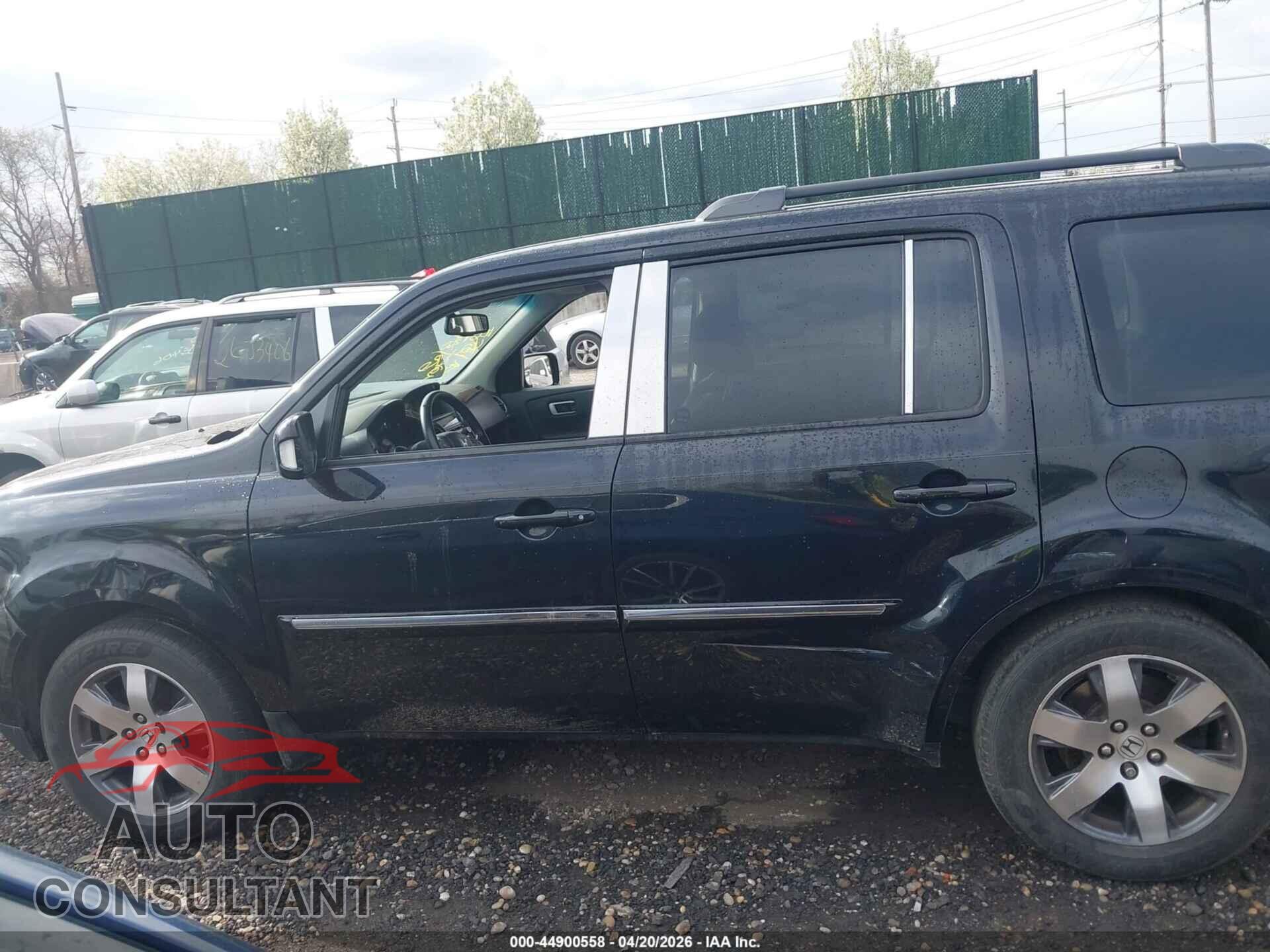 HONDA PILOT 2015 - 5FNYF4H96FB014815