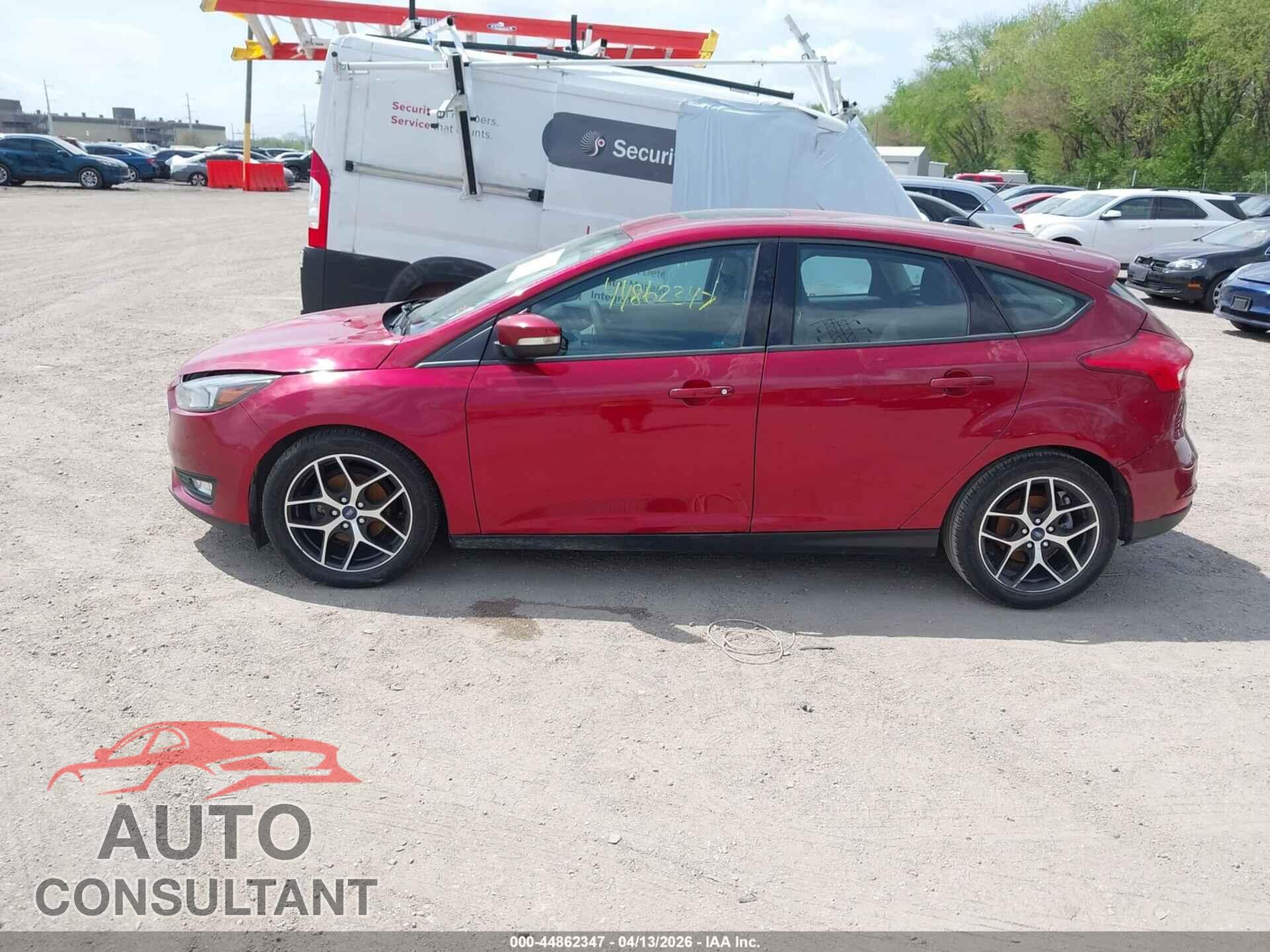 FORD FOCUS 2017 - 1FADP3M29HL261749