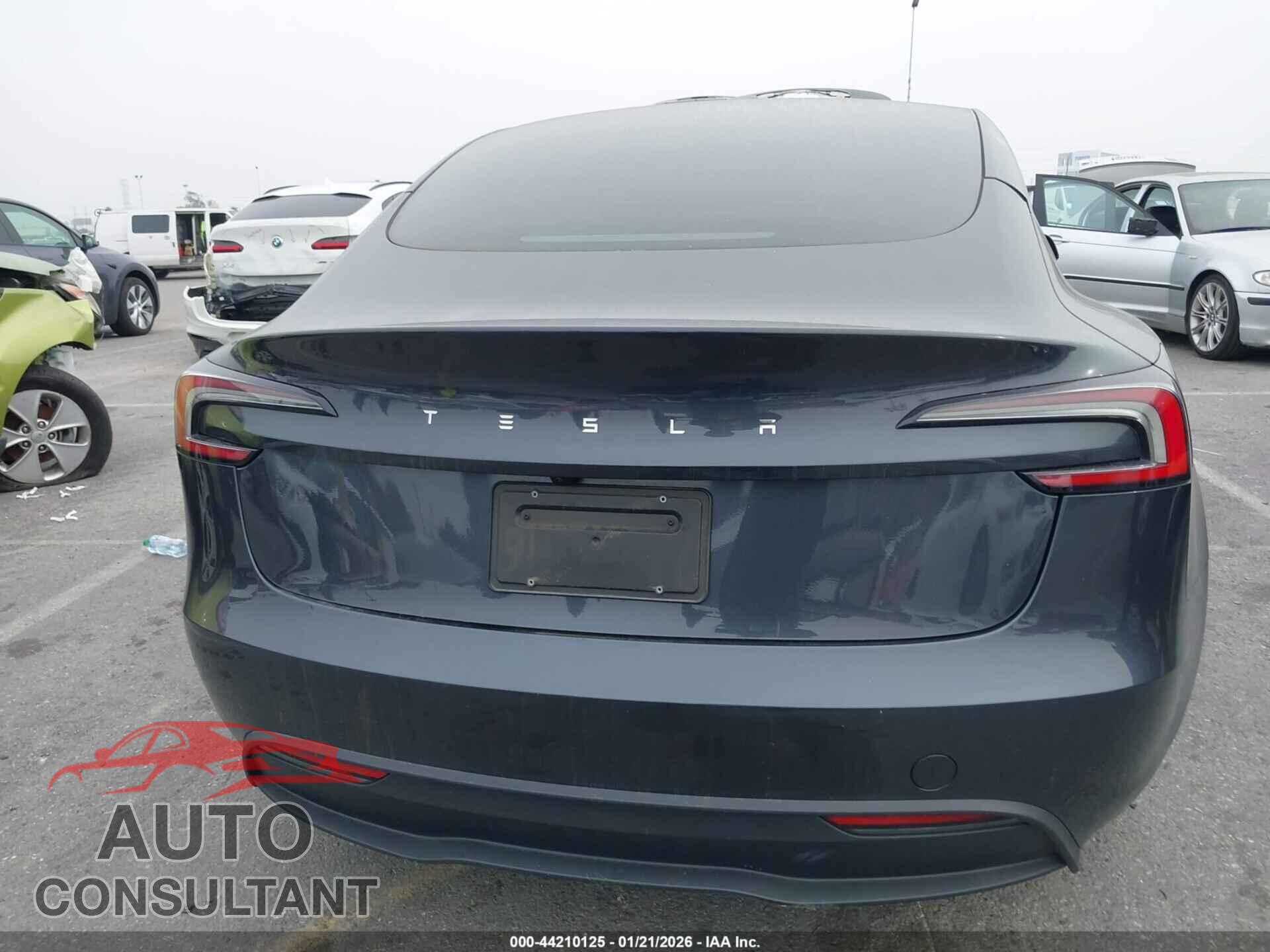 TESLA MODEL 3 2024 - 5YJ3E1EA0RF747862