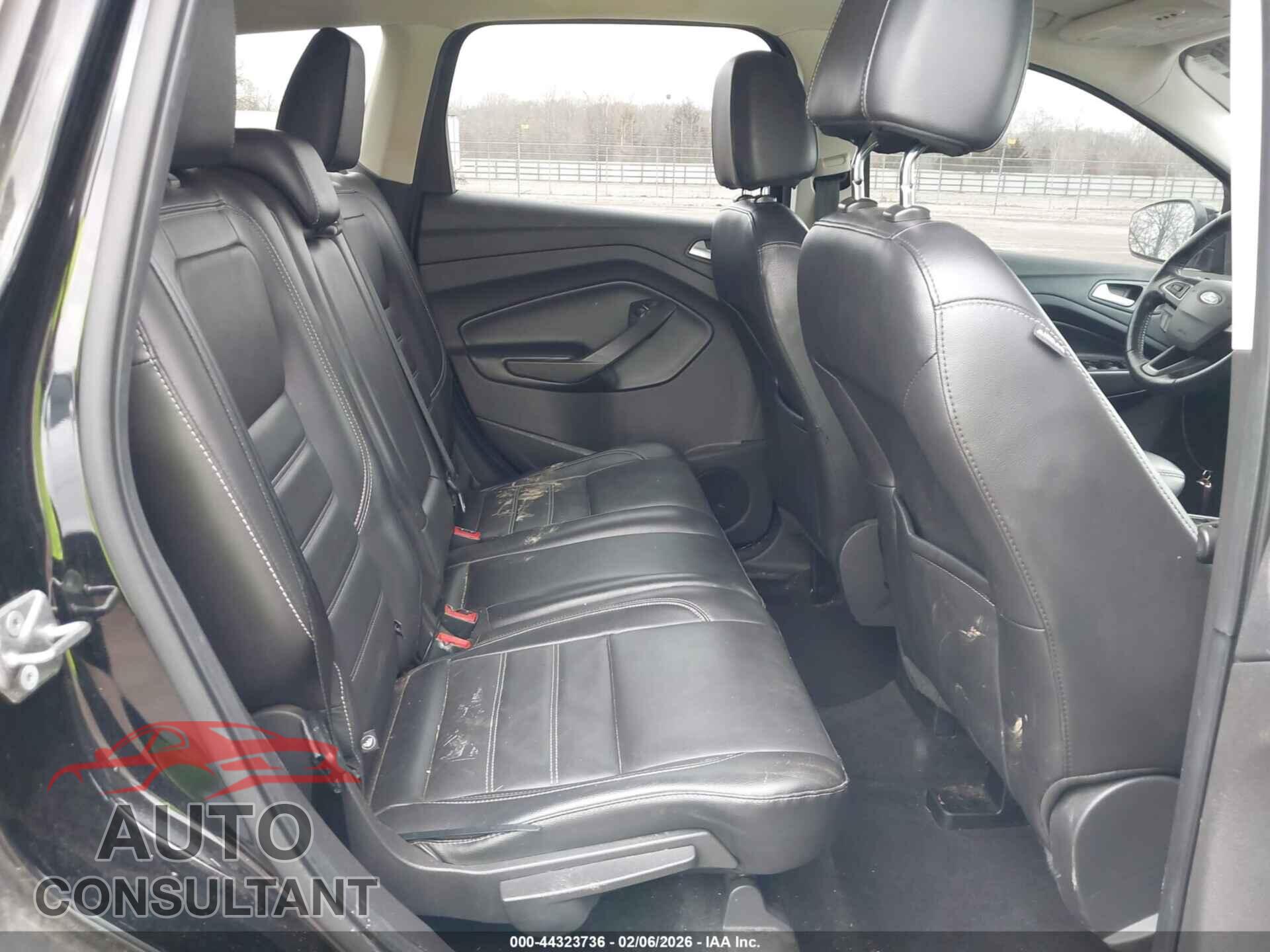 FORD ESCAPE 2017 - 1FMCU0JD5HUD08400