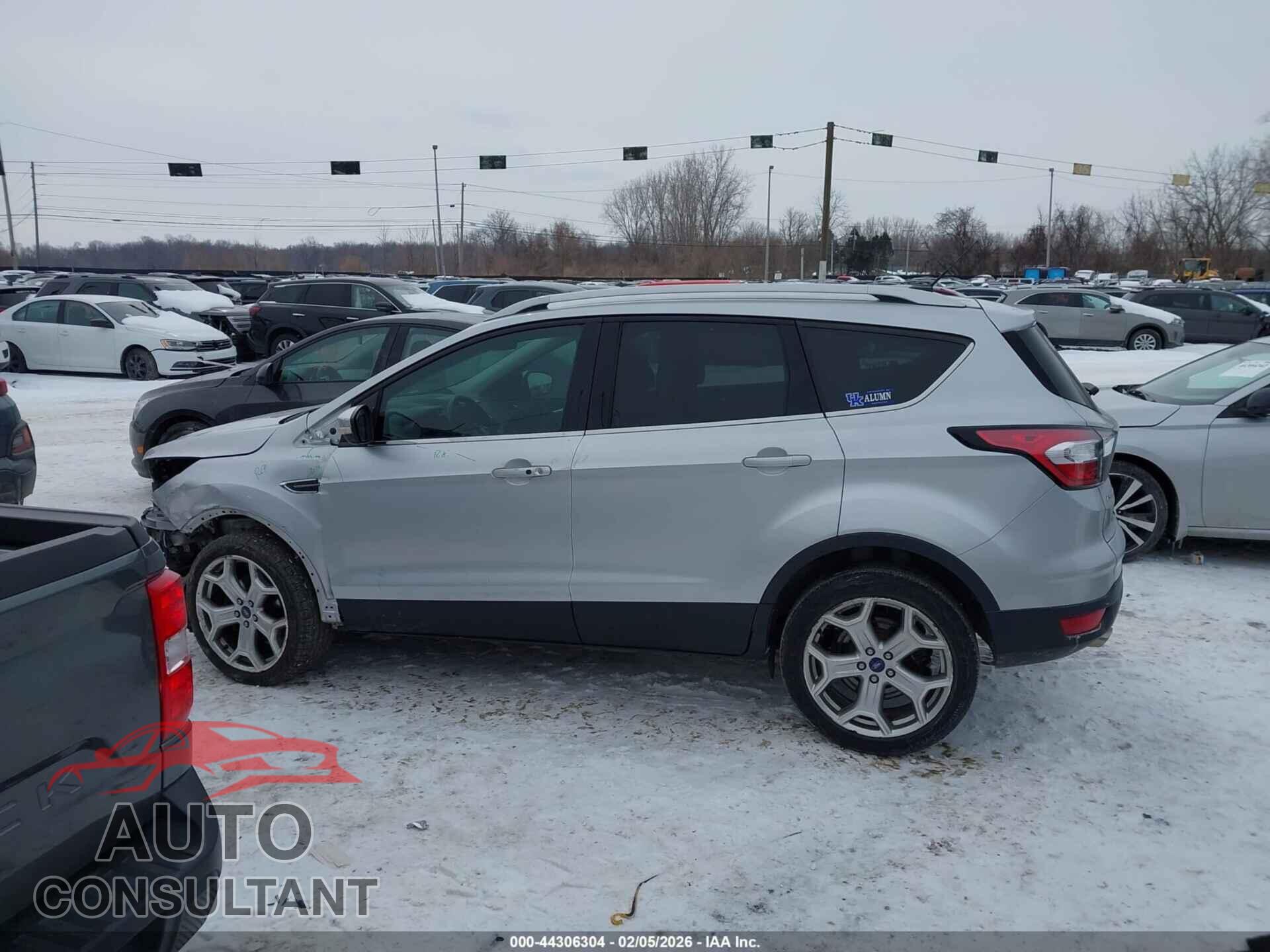 FORD ESCAPE 2017 - 1FMCU0JD5HUD20272