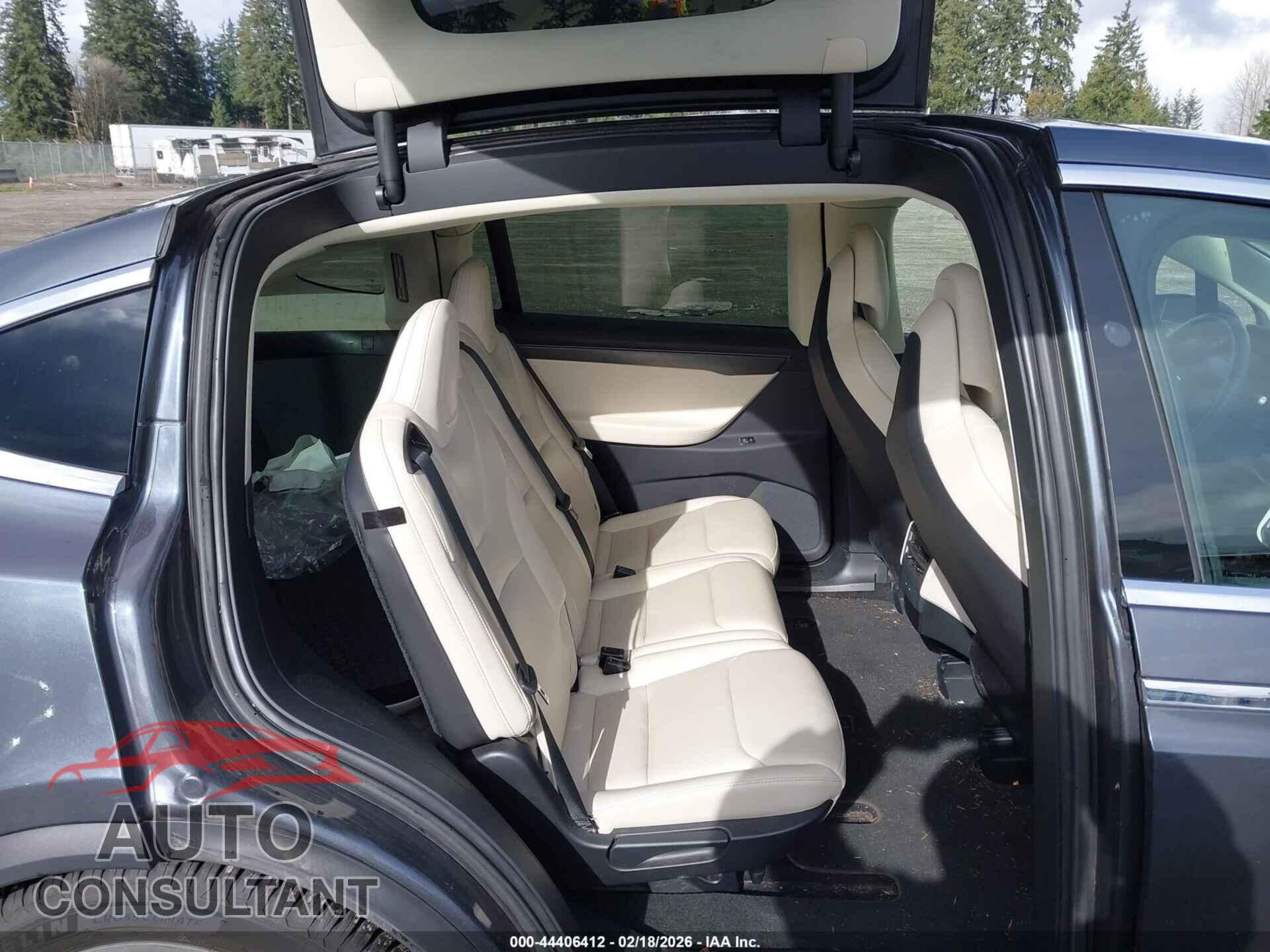 TESLA MODEL X 2018 - 5YJXCAE26JF105229