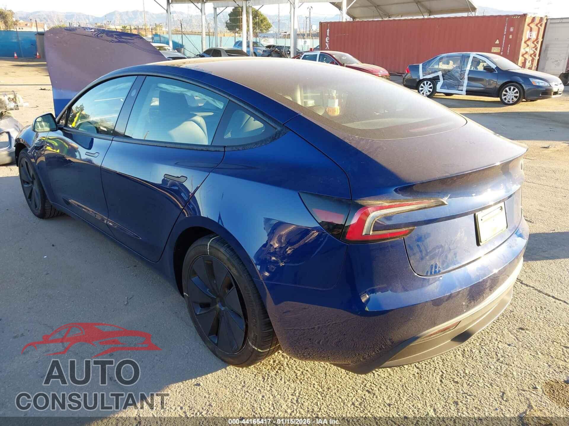 TESLA MODEL 3 2024 - 5YJ3E1EA5RF743631
