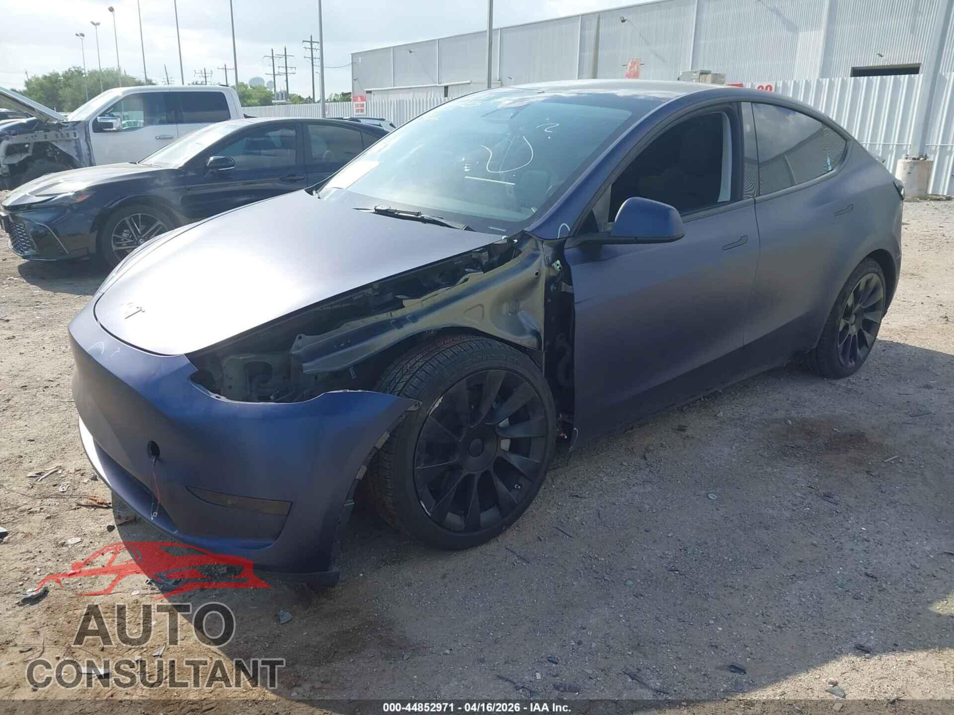TESLA MODEL Y 2025 - 7SAYGDEE8SA359952
