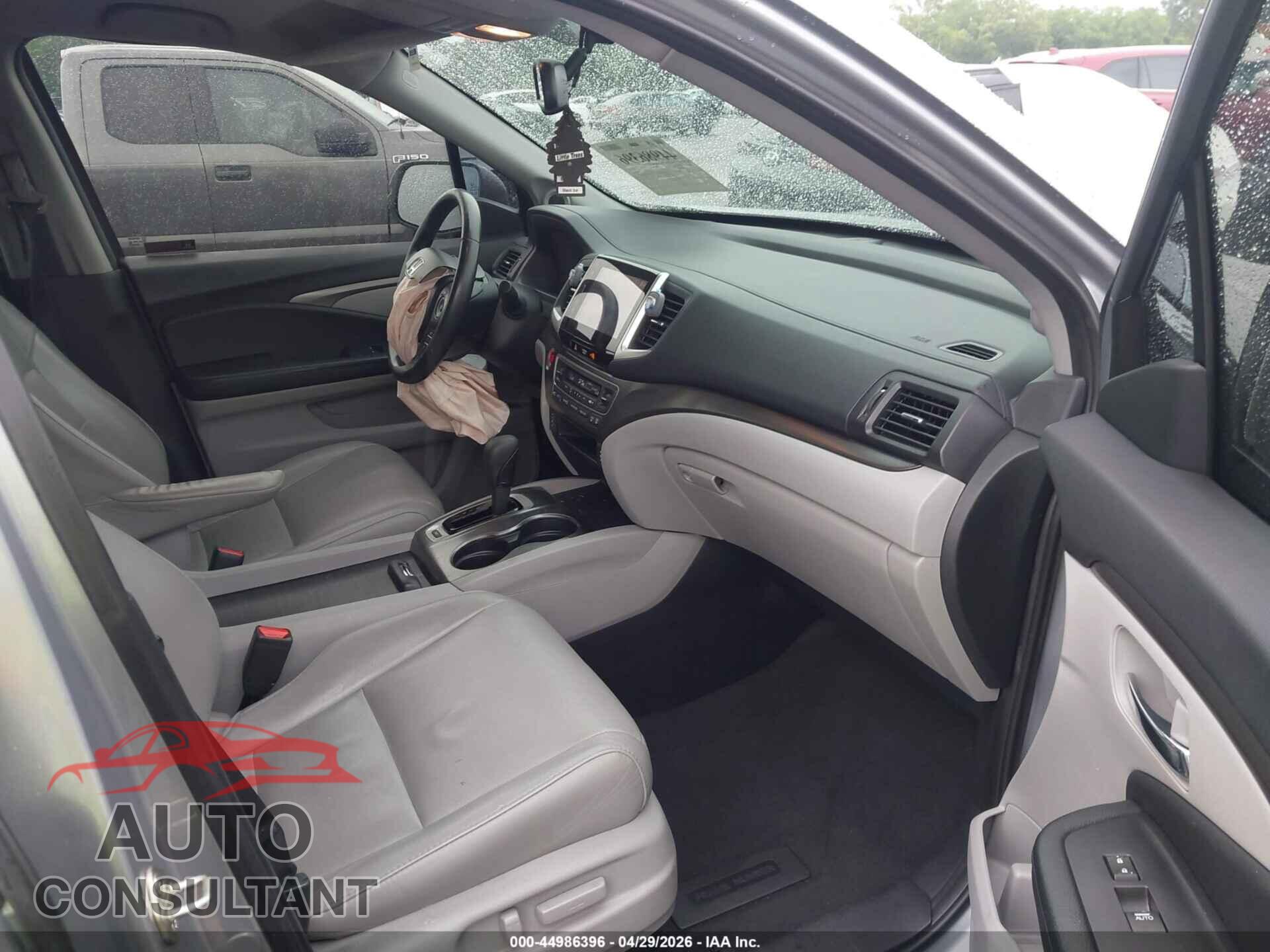 HONDA PILOT 2018 - 5FNYF5H53JB029560