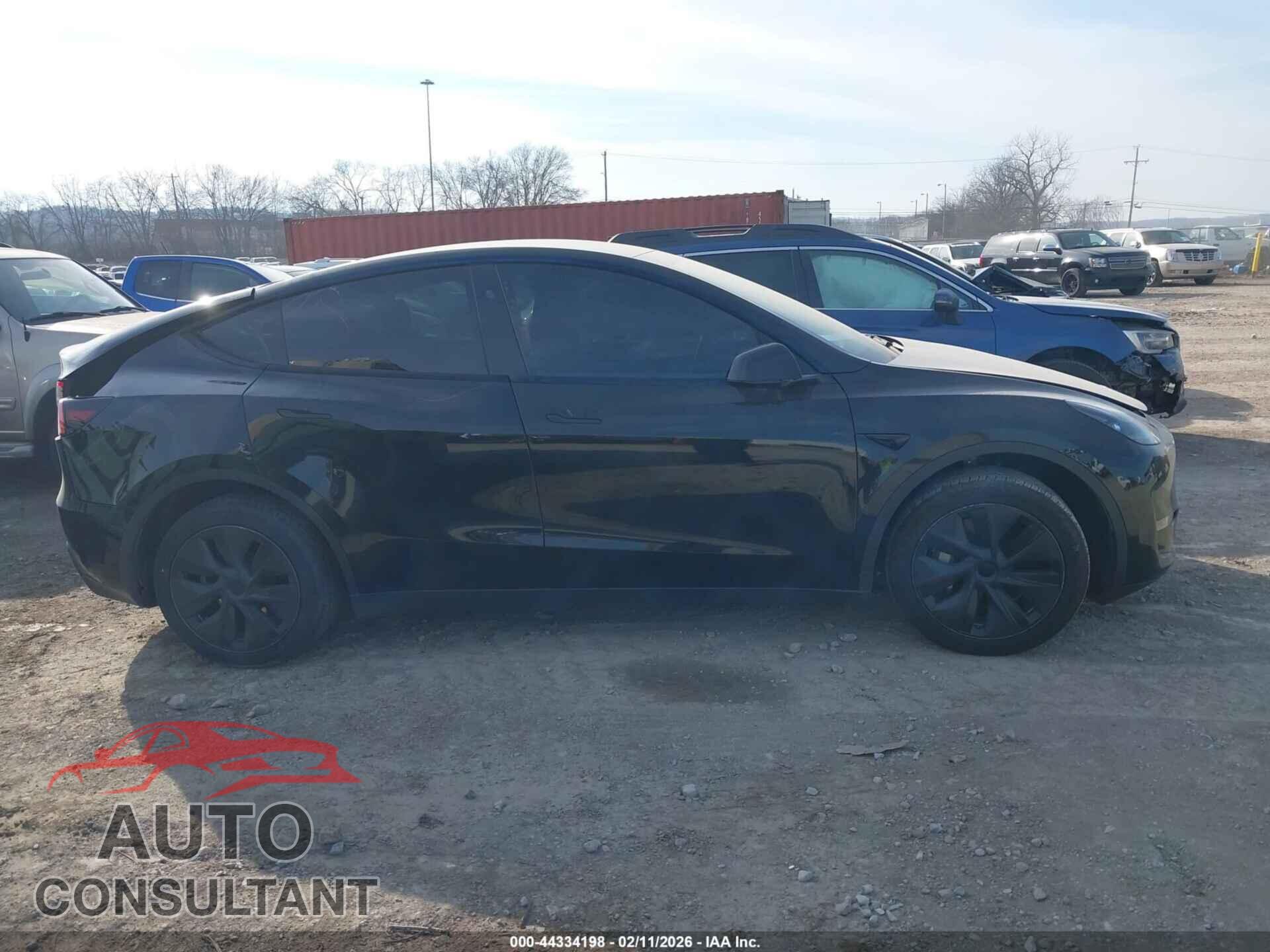 TESLA MODEL Y 2024 - 7SAYGAEE2RF103401