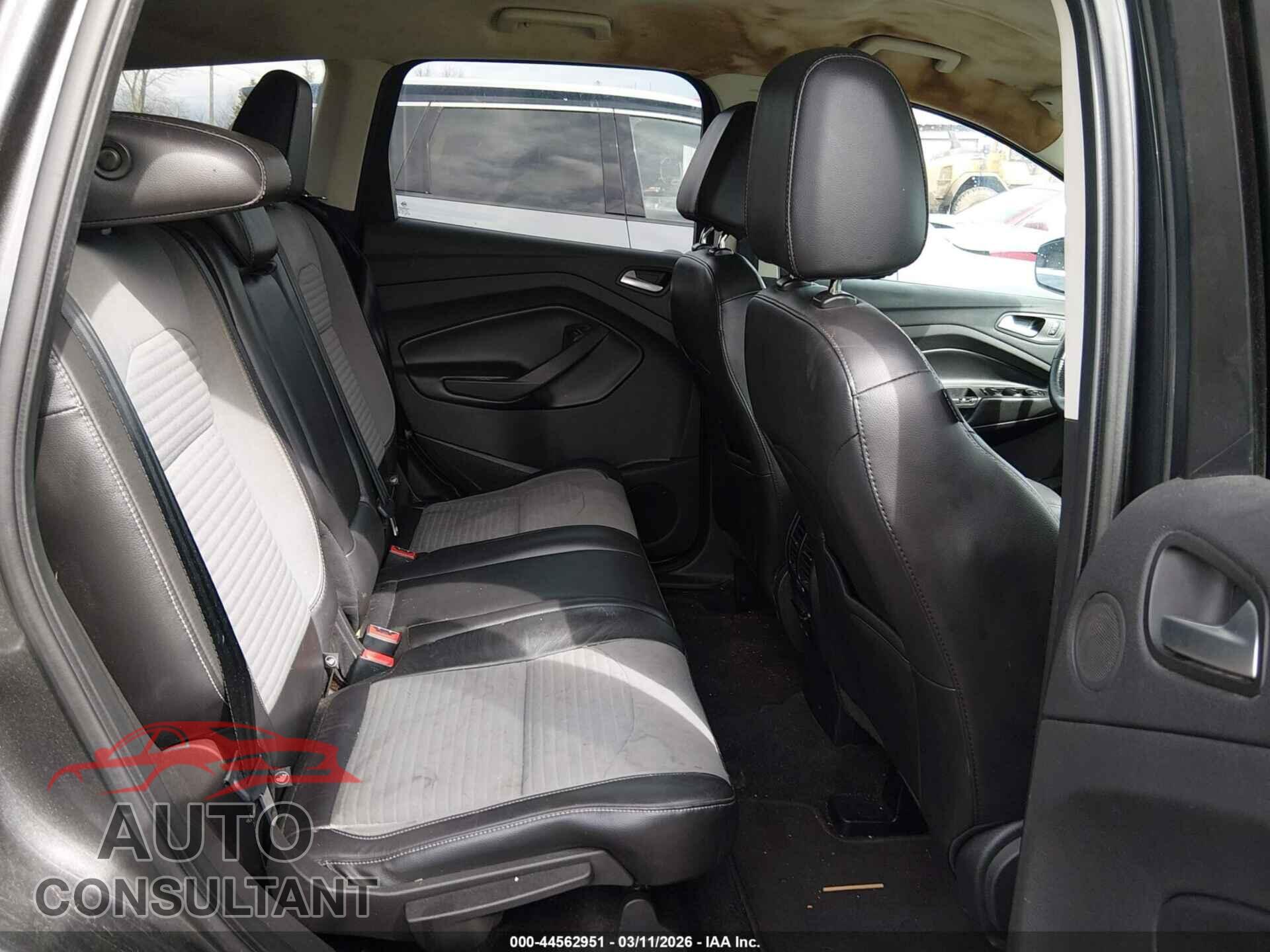 FORD ESCAPE 2017 - 1FMCU0GD1HUC20161