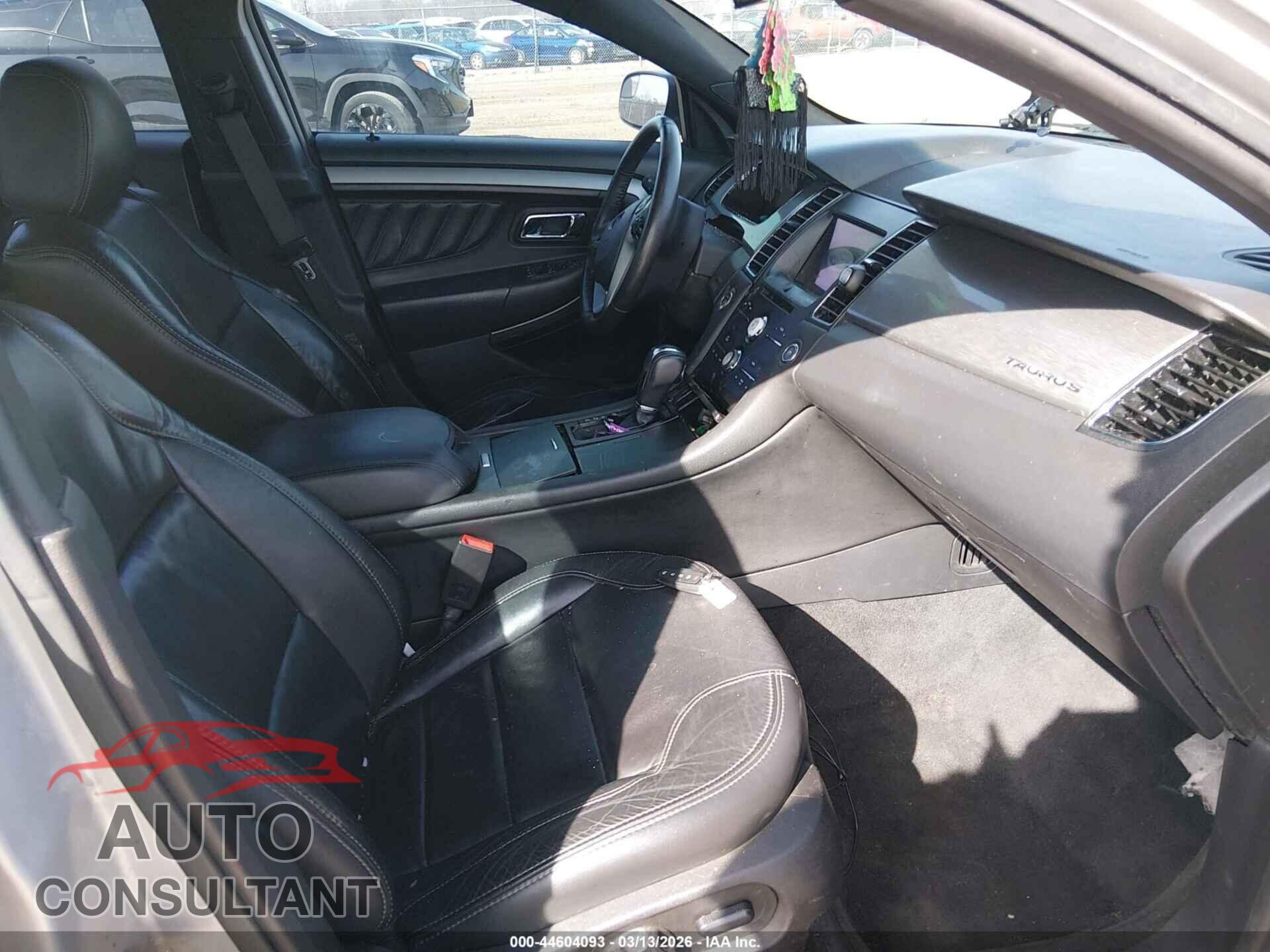 FORD TAURUS 2017 - 1FAHP2E88HG112983