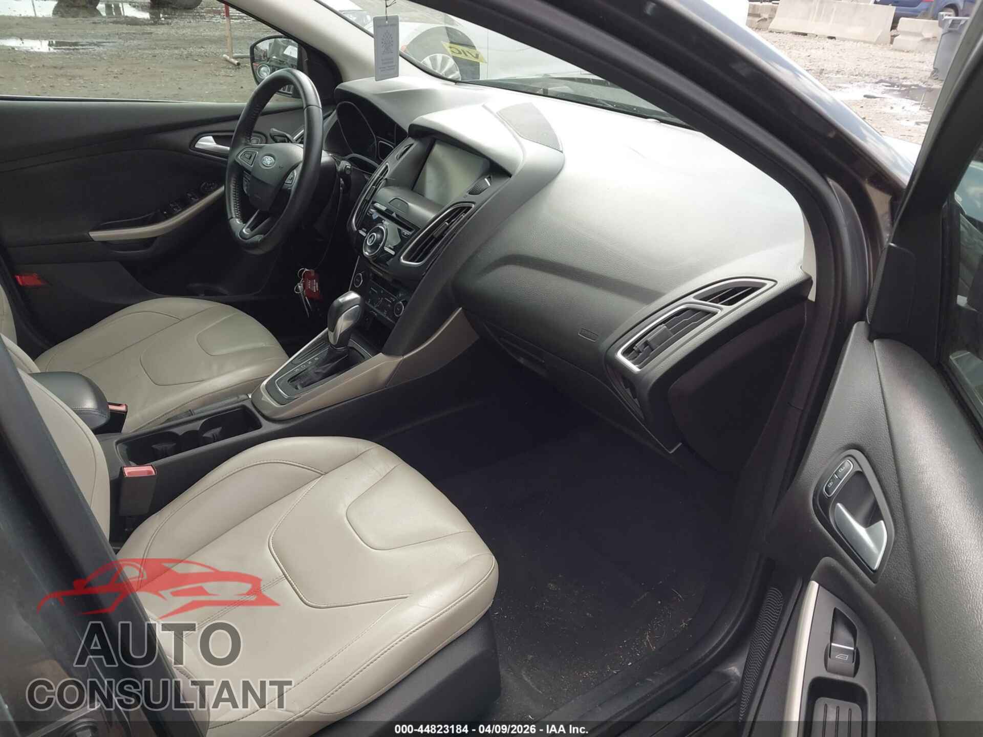 FORD FOCUS 2015 - 1FADP3N28FL215566