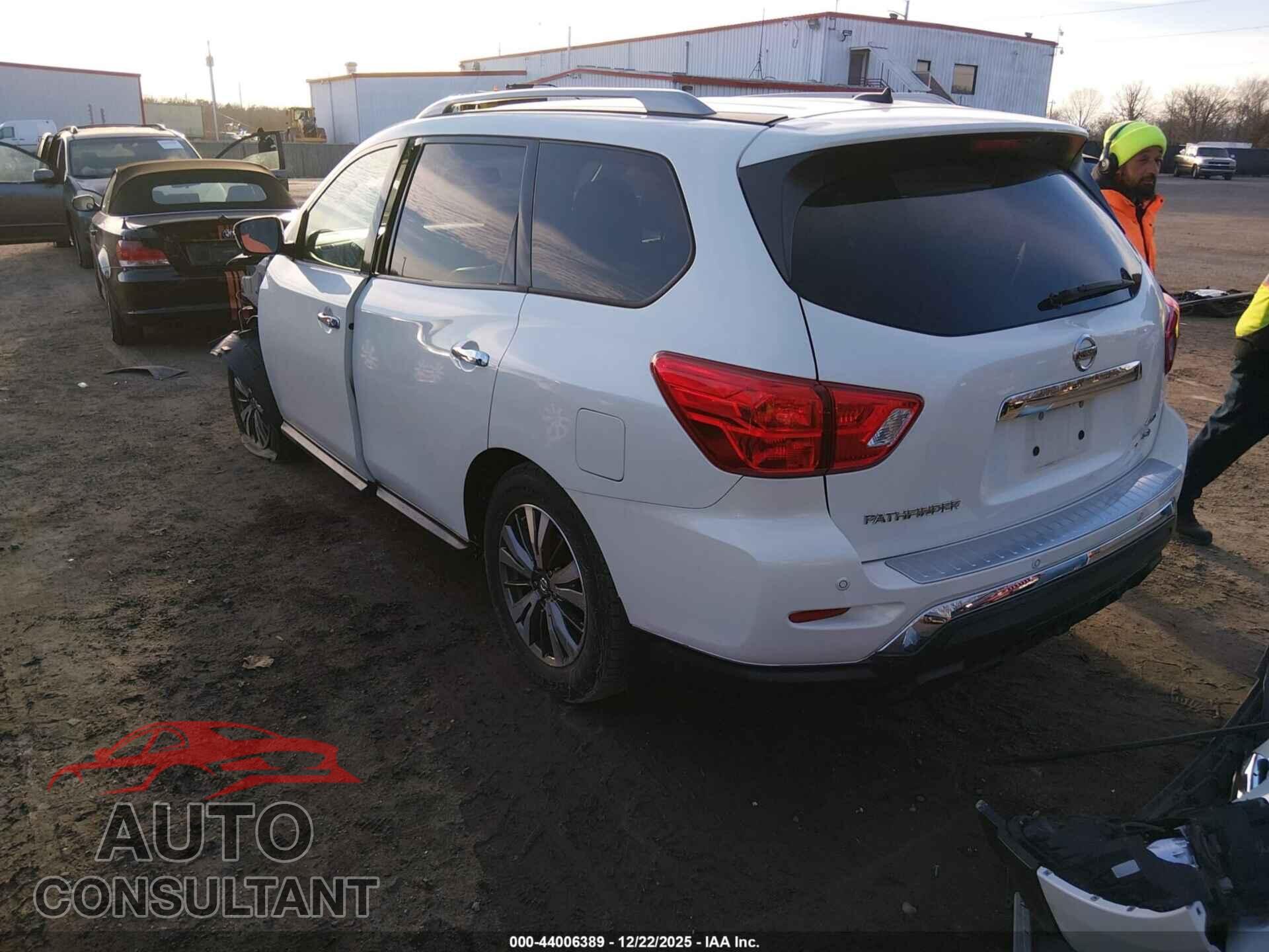NISSAN PATHFINDER 2017 - 5N1DR2MM5HC901726