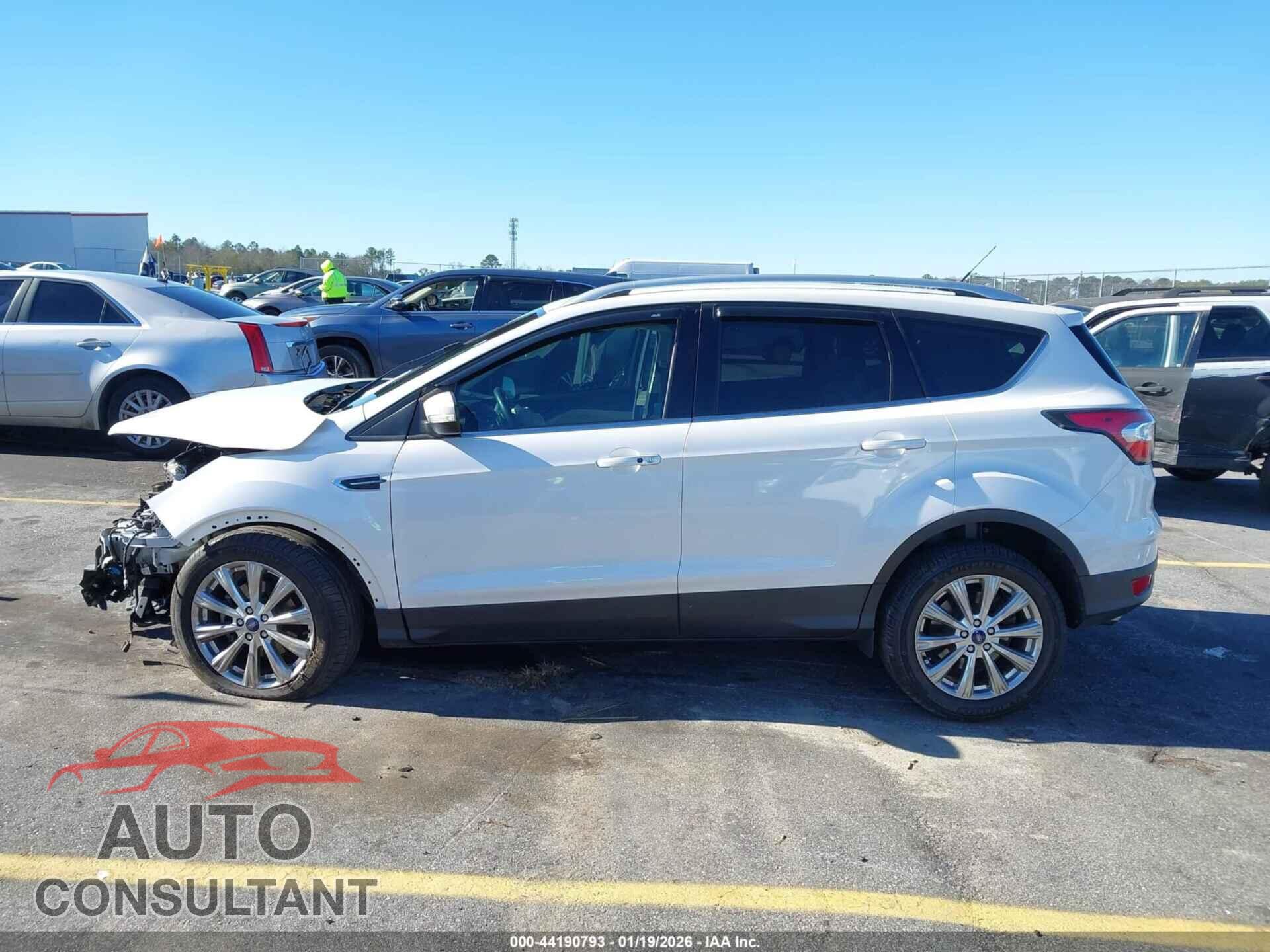 FORD ESCAPE 2017 - 1FMCU0JD6HUA98700