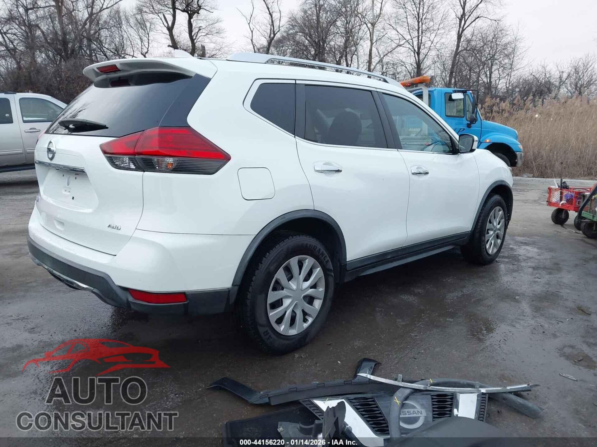NISSAN ROGUE 2017 - KNMAT2MV9HP592711