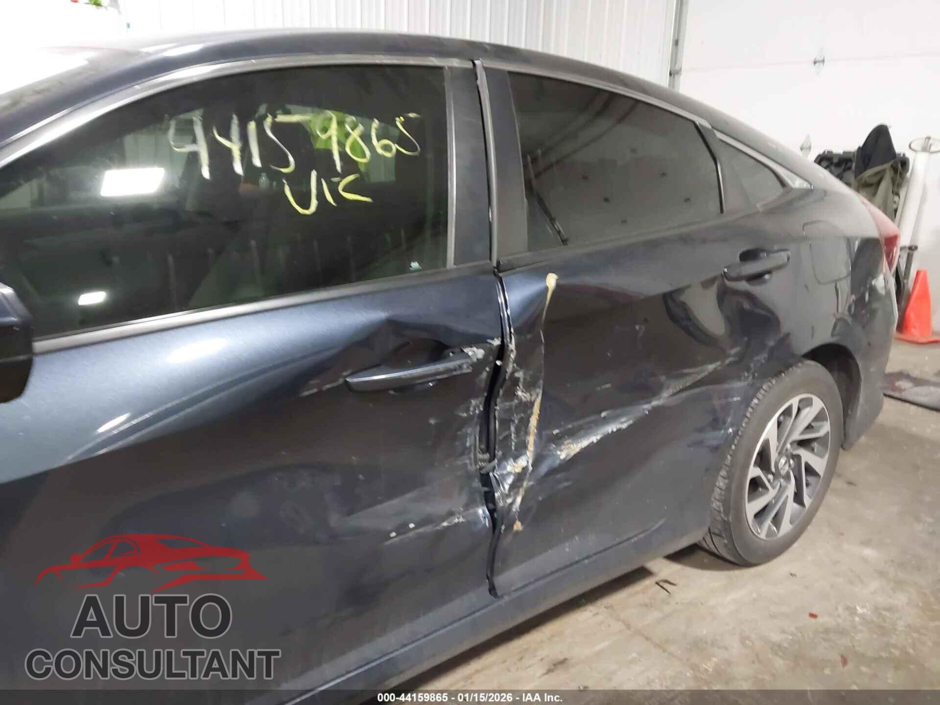 HONDA CIVIC 2018 - 2HGFC2F71JH538948