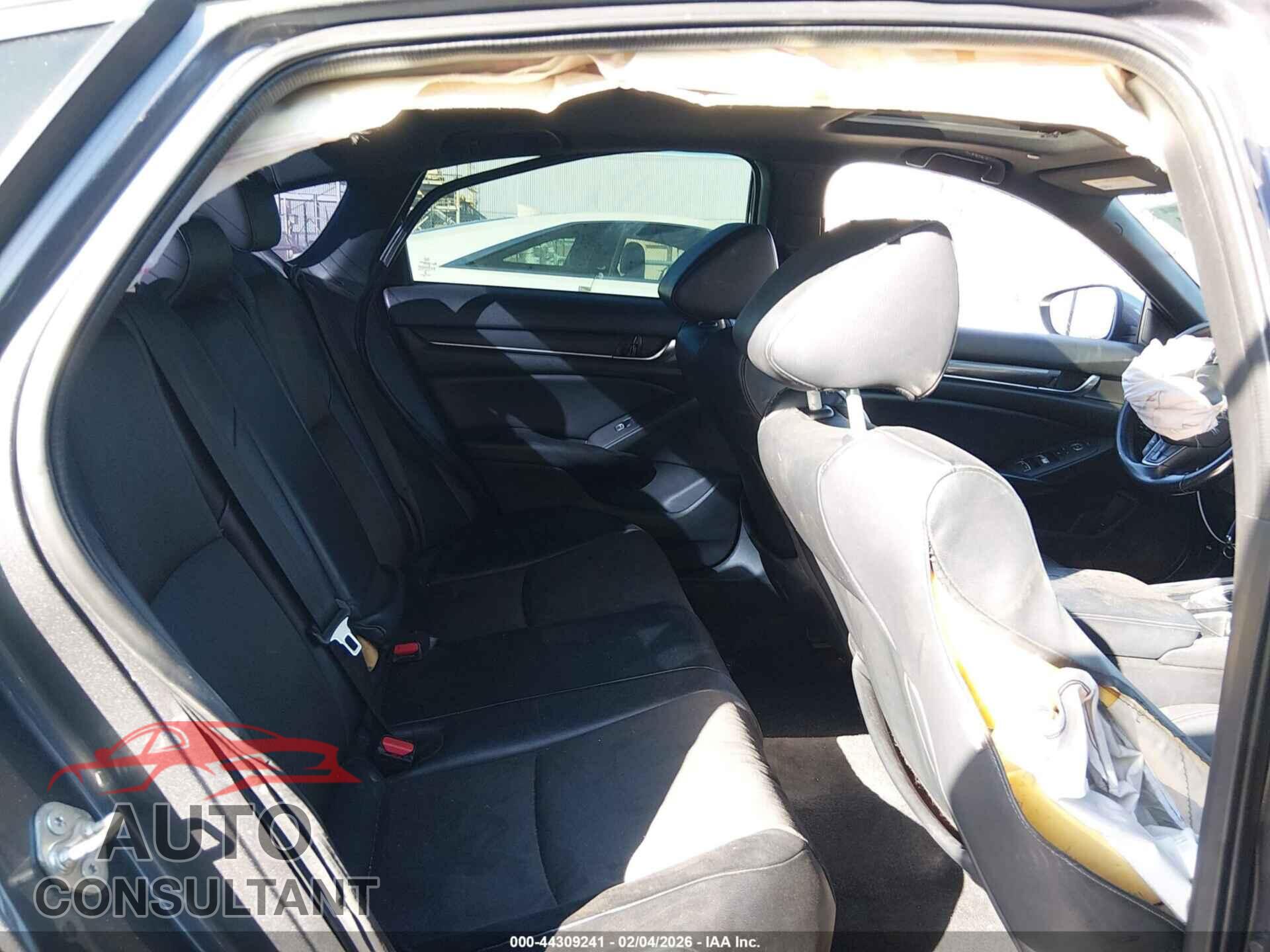 HONDA ACCORD 2018 - 1HGCV2F39JA041333