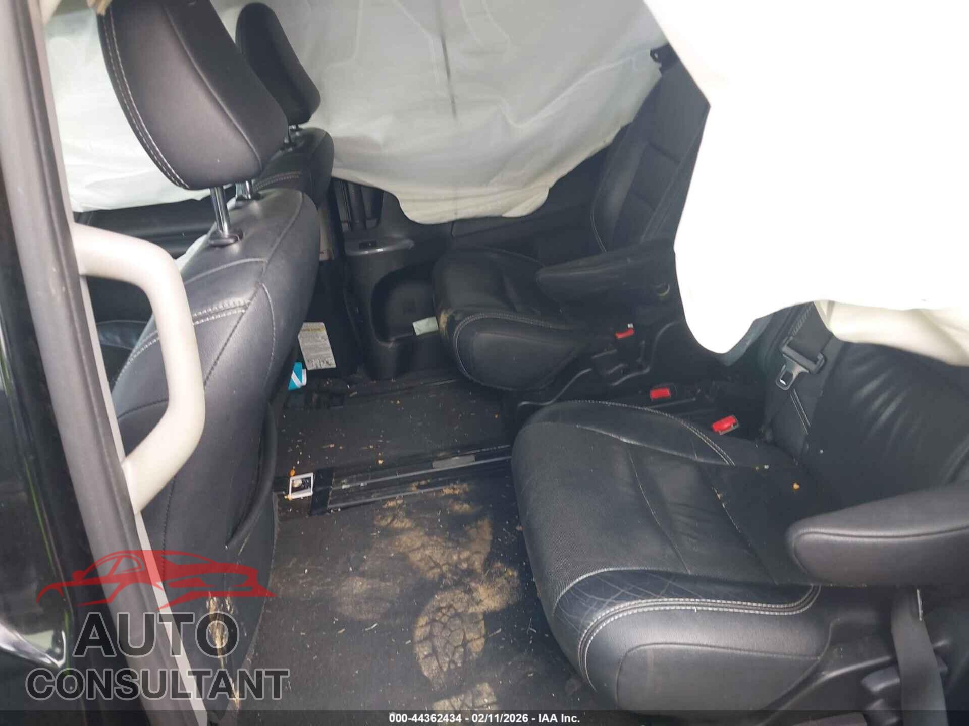 TOYOTA SIENNA 2017 - 5TDXZ3DC0HS828973