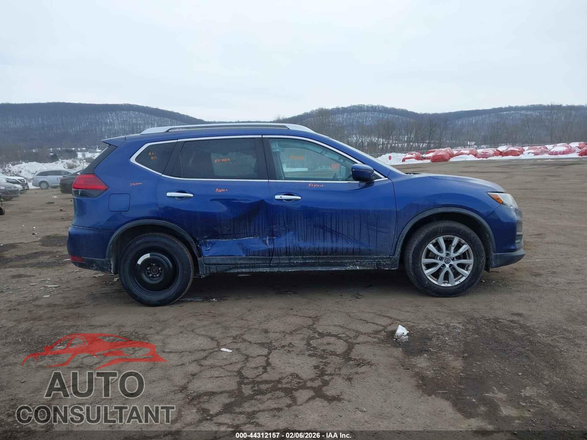NISSAN ROGUE 2017 - KNMAT2MV5HP530268