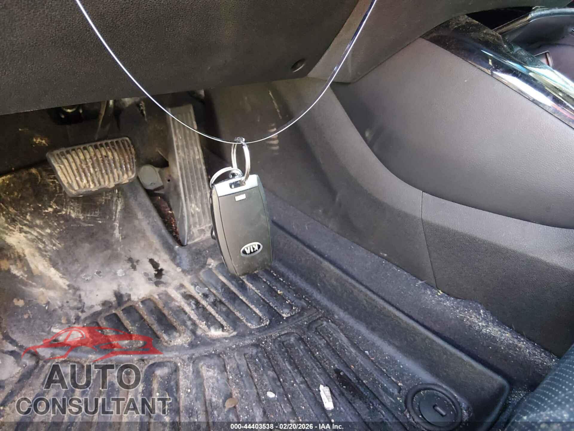 KIA SORENTO 2017 - 5XYPKDA52HG311767