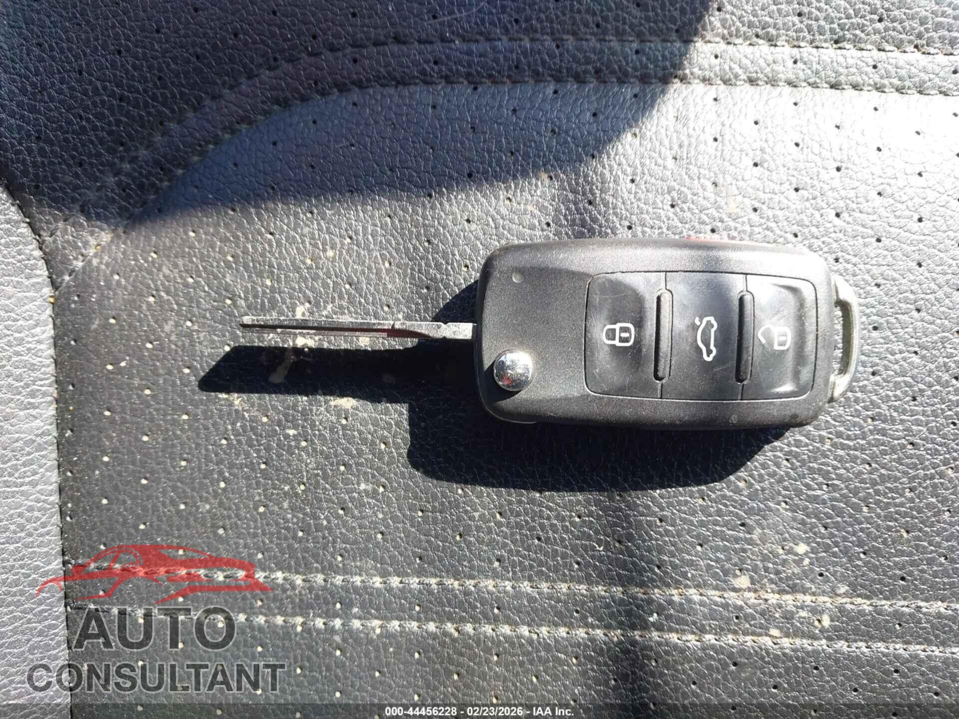 VOLKSWAGEN PASSAT 2012 - 1VWBP7A36CC100271