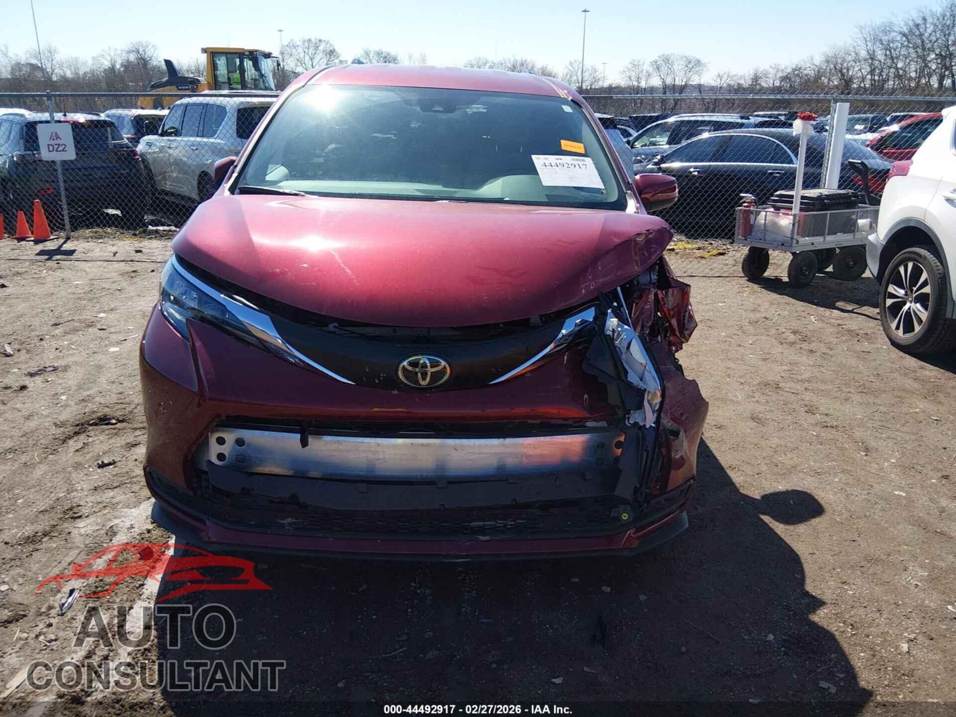 TOYOTA SIENNA 2026 - 5TDKSKFC3TS235543