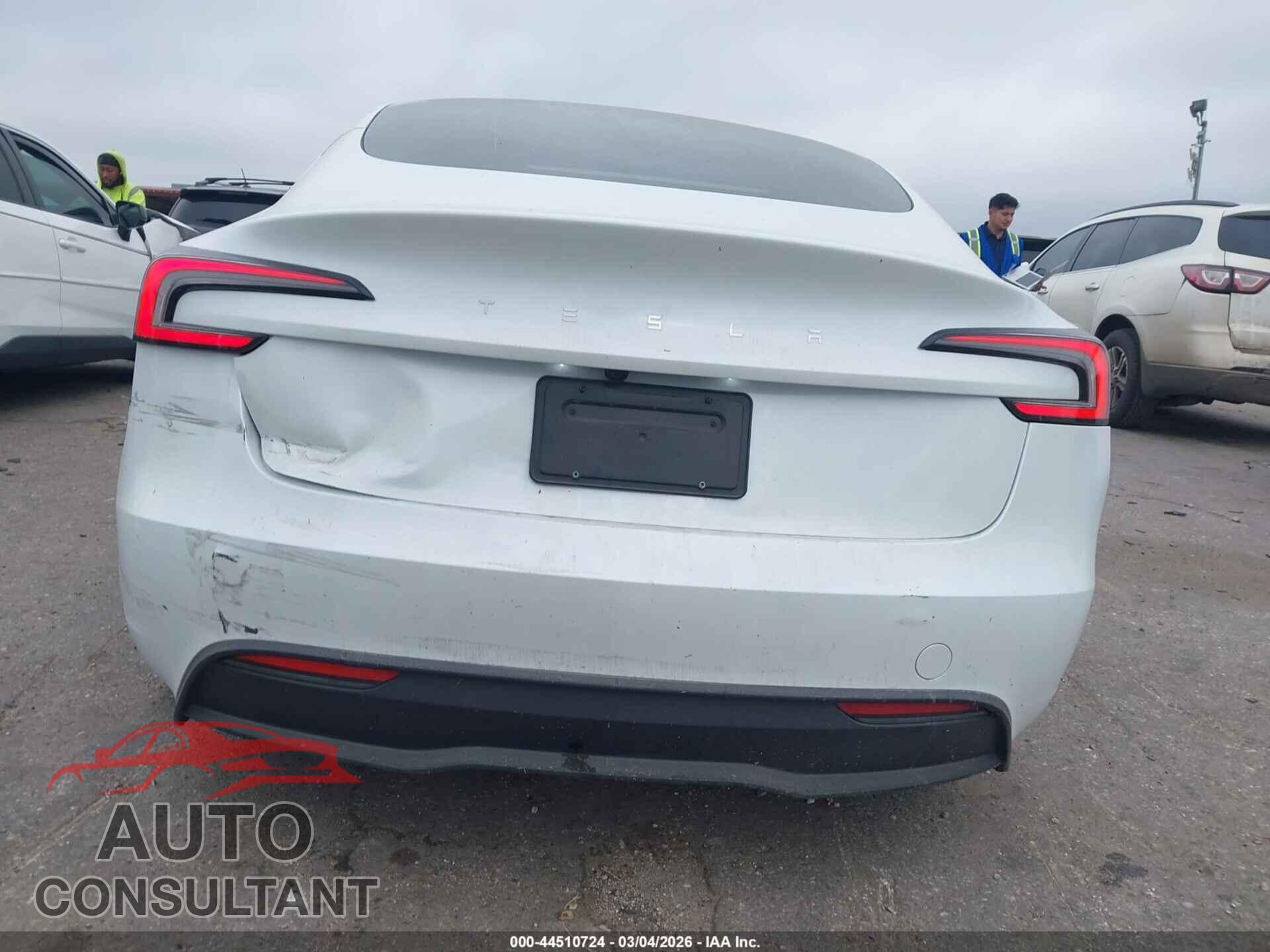 TESLA MODEL 3 2025 - 5YJ3E1EA8SF038179