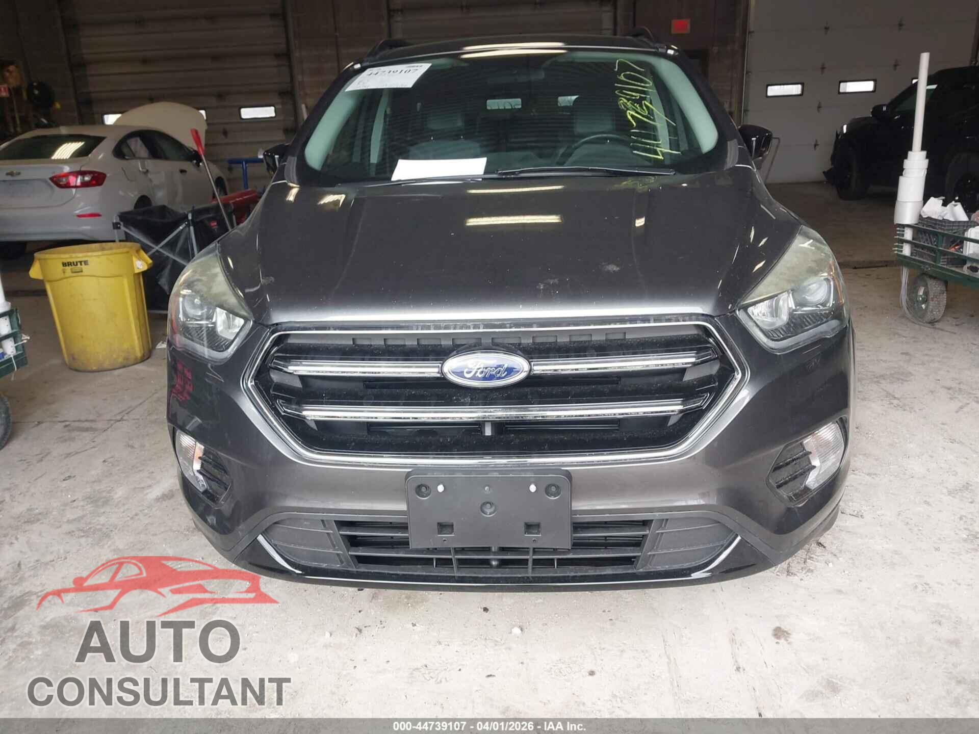FORD ESCAPE 2017 - 1FMCU9GD5HUD93024