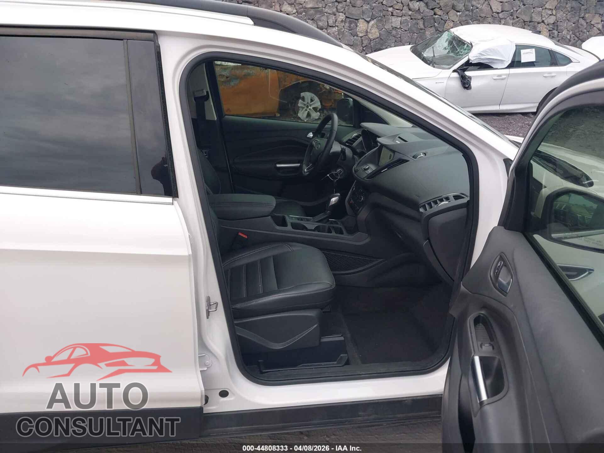 FORD ESCAPE 2018 - 1FMCU9HD8JUA10536