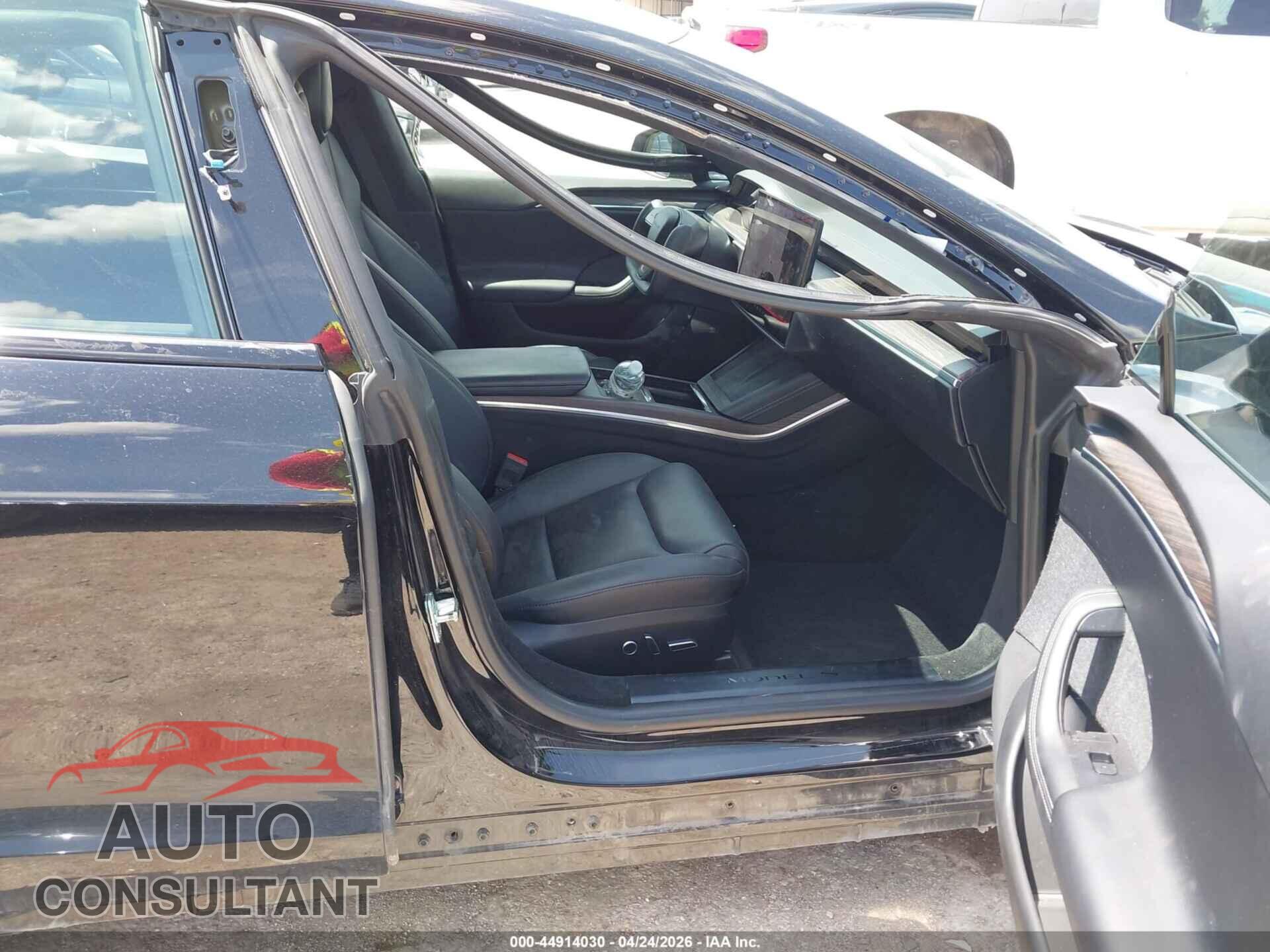 TESLA MODEL S 2022 - 5YJSA1E5XNF476183