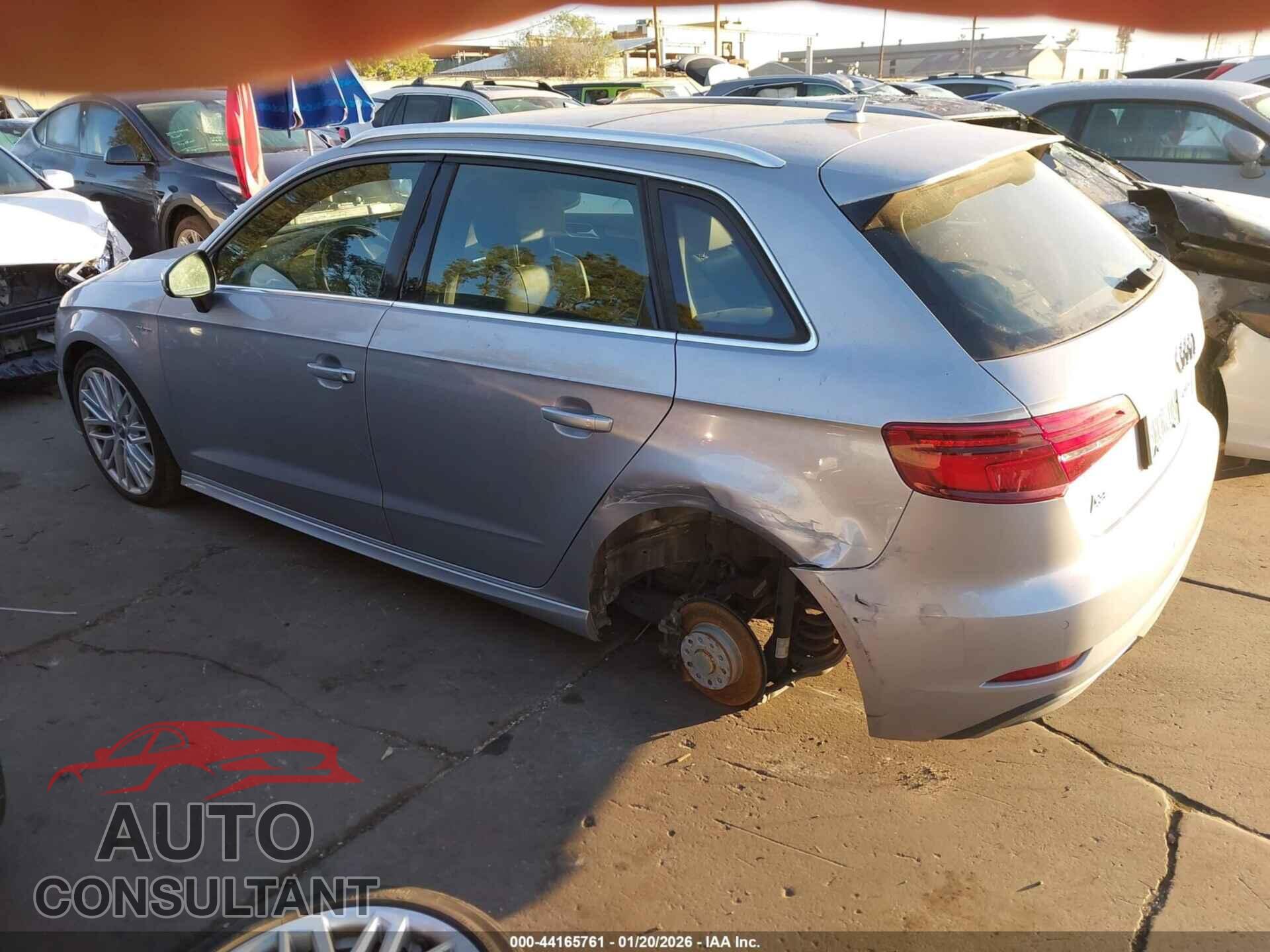 AUDI A3 E-TRON 2018 - WAUTPBFF5JA075981