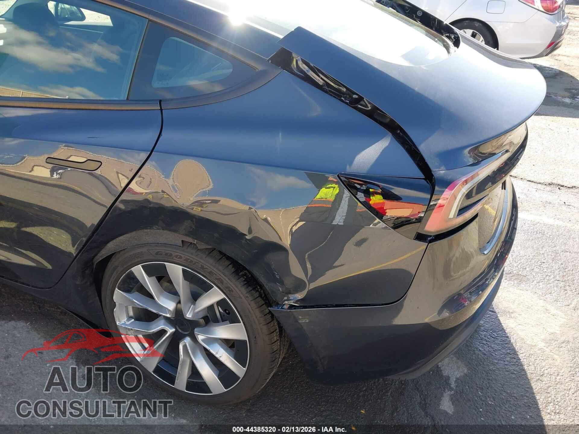 TESLA MODEL 3 2025 - 5YJ3E1EA3SF037876