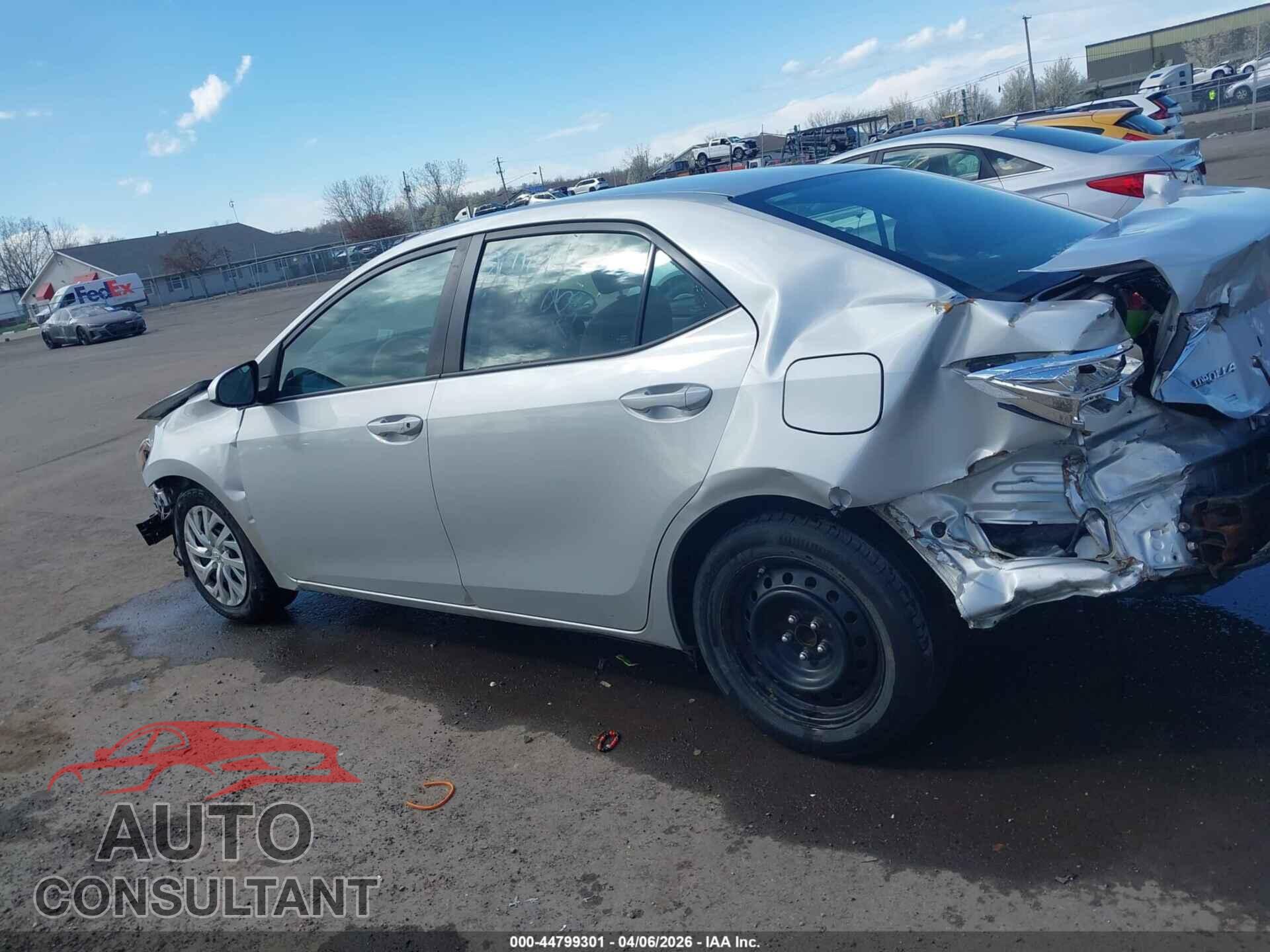 TOYOTA COROLLA 2018 - 5YFBURHE4JP792243