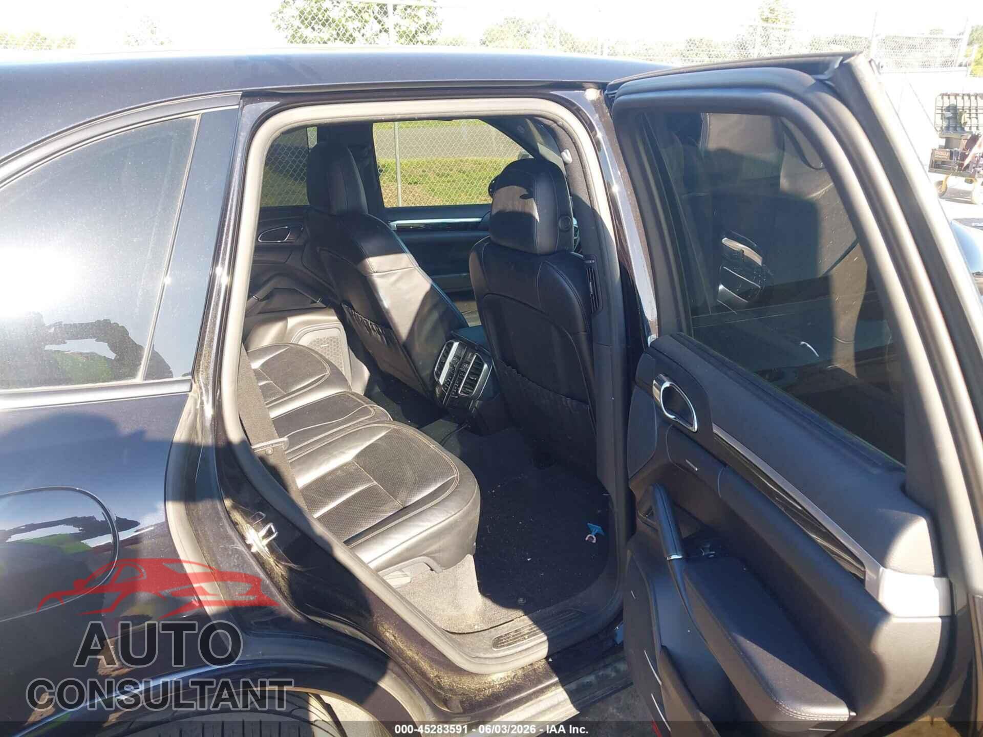 PORSCHE CAYENNE 2017 - WP1AA2A24HKA80415