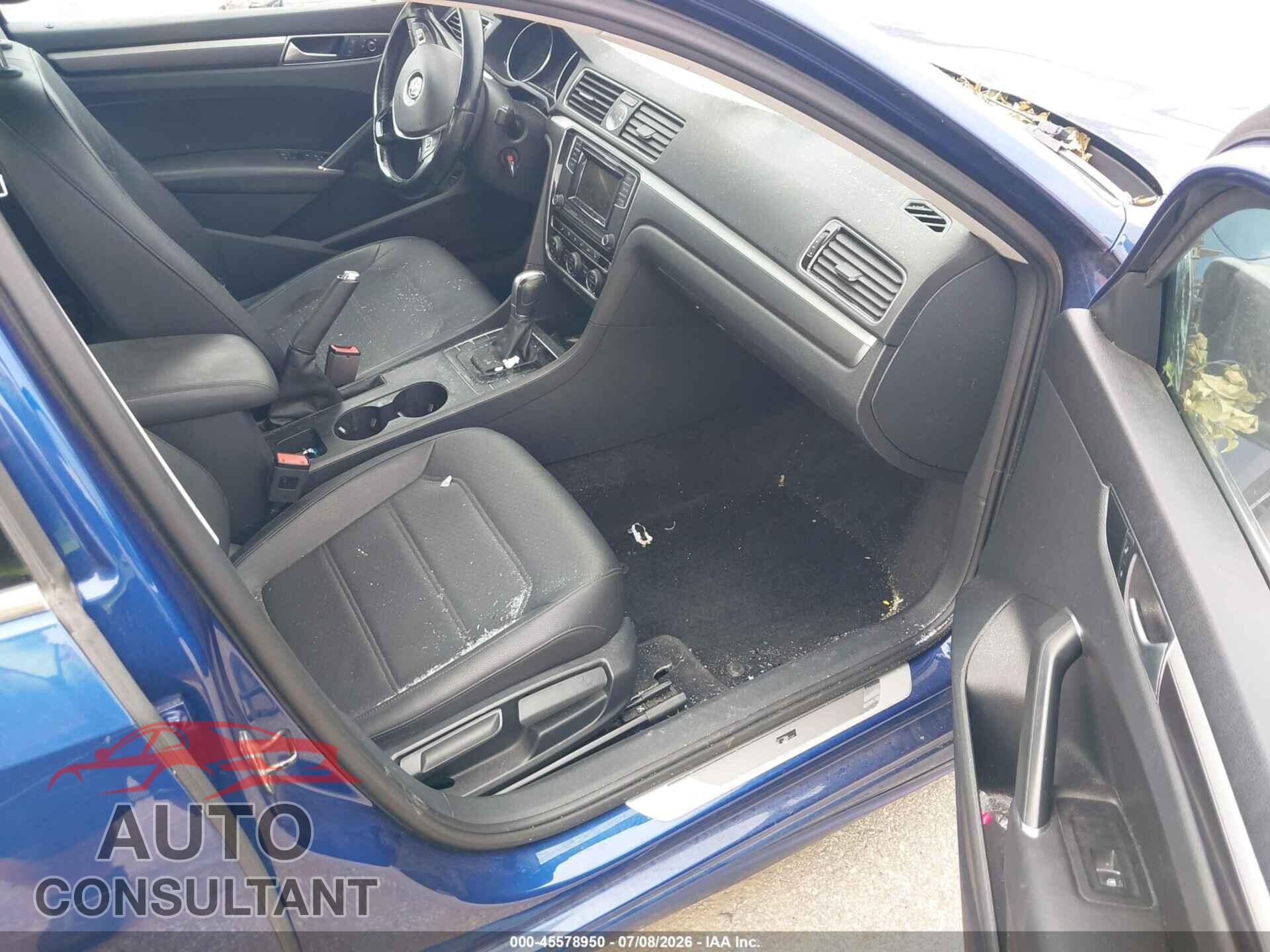 VOLKSWAGEN PASSAT 2016 - 1VWAT7A36GC037508