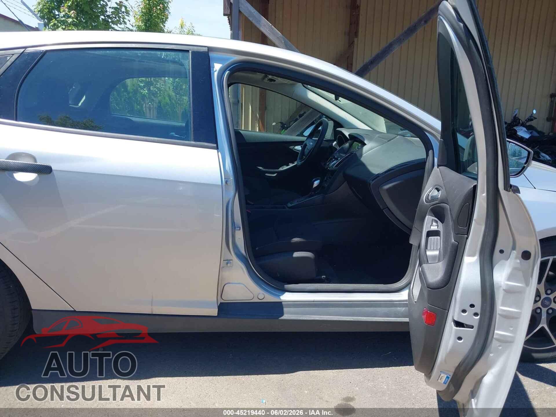 FORD FOCUS 2017 - 1FADP3M25HL344305