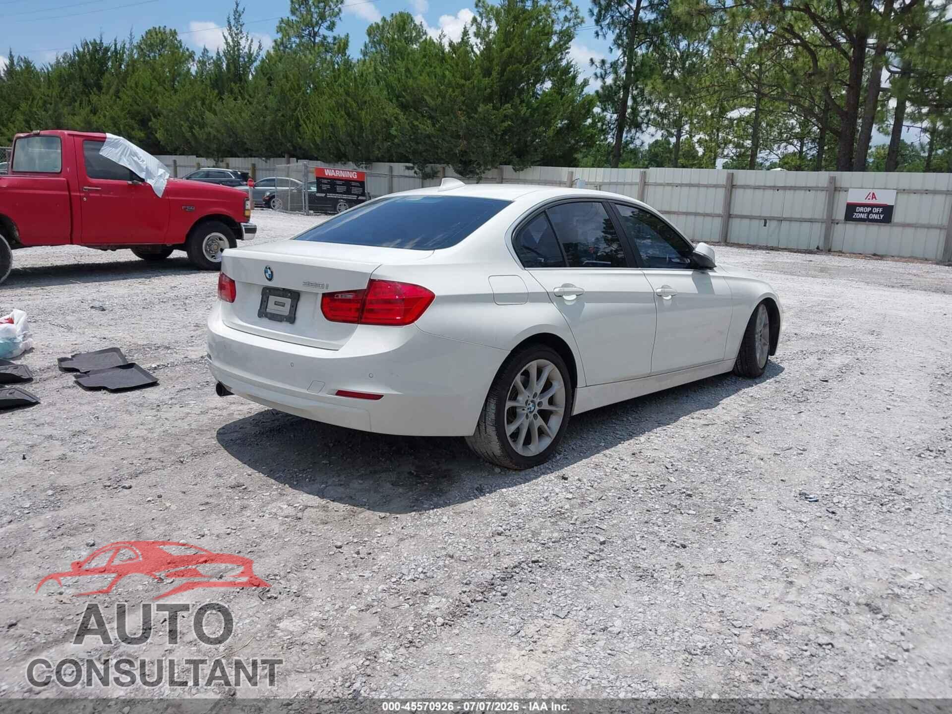BMW 320I 2015 - WBA3B1C57FK136768