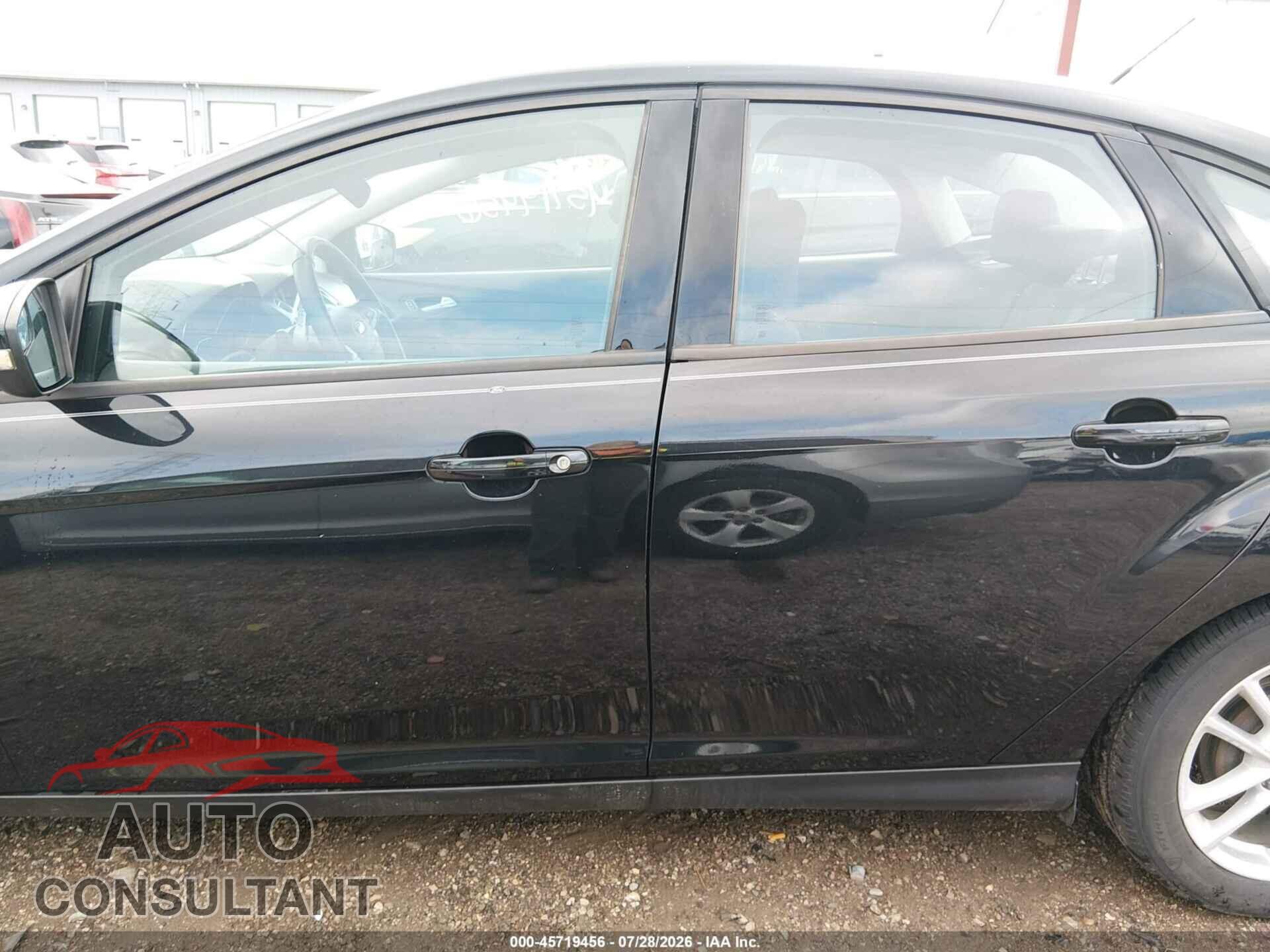 FORD FOCUS 2015 - 1FADP3F20FL280619