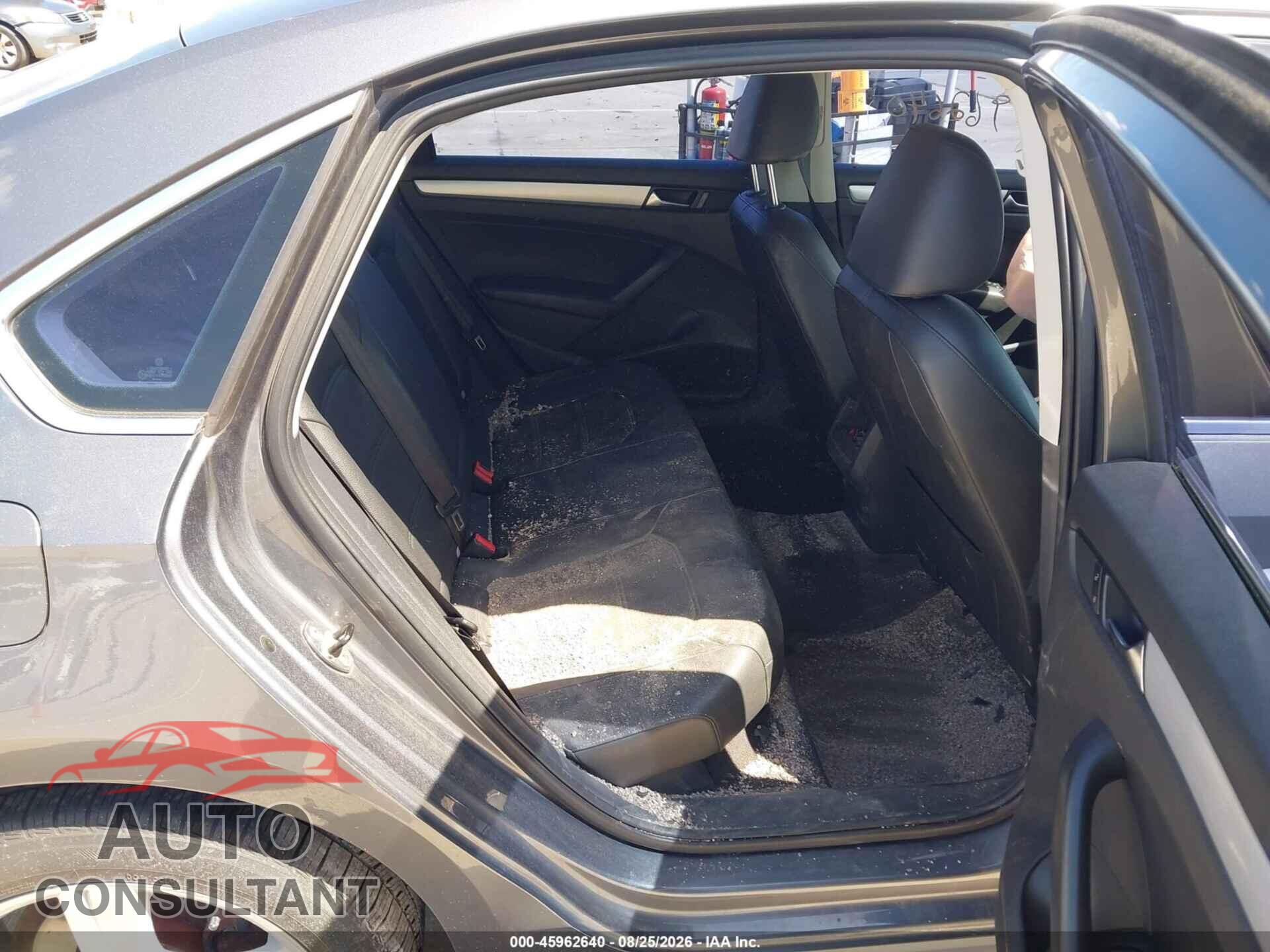 VOLKSWAGEN PASSAT 2012 - 1VWBP7A36CC018878