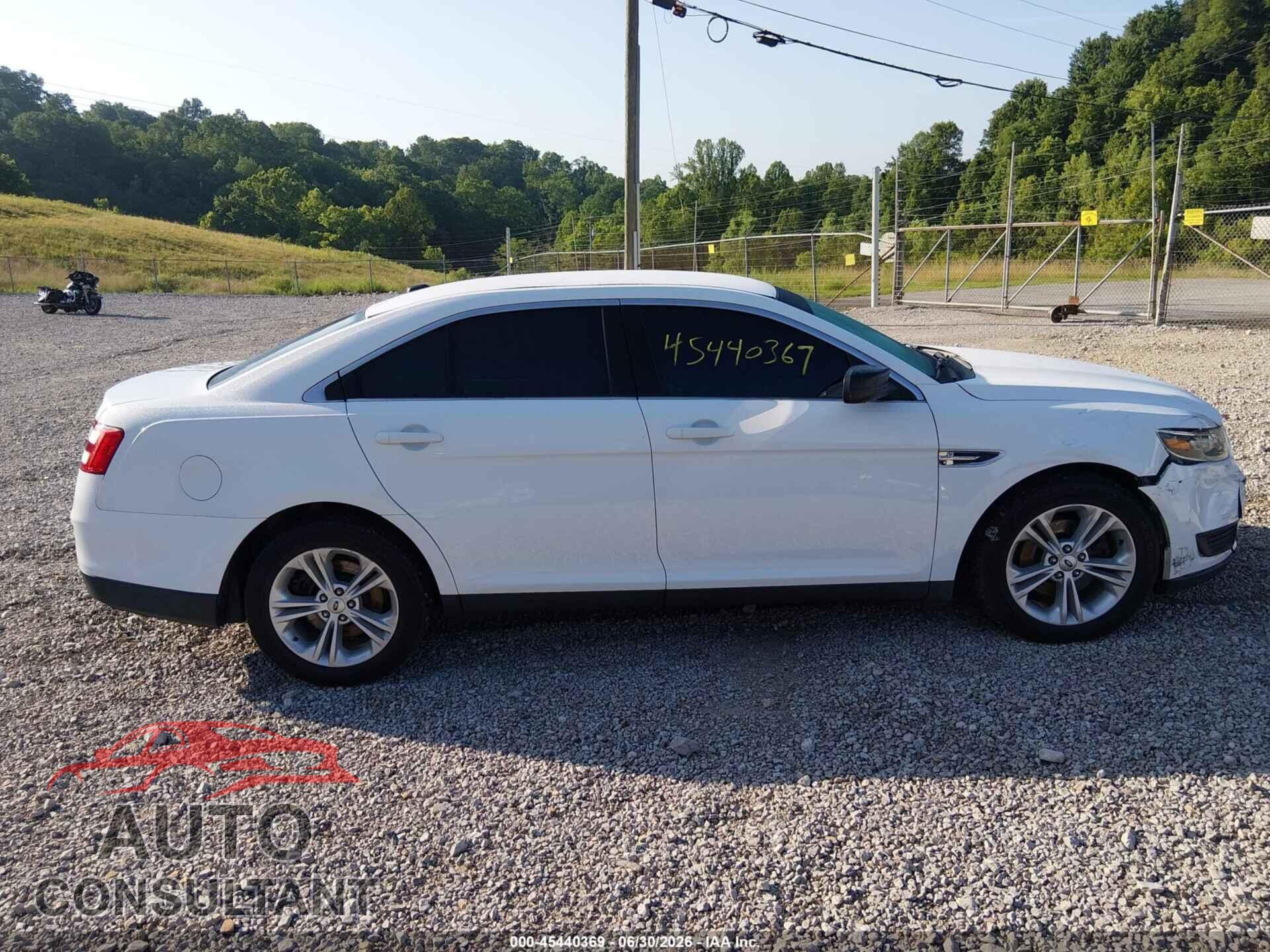 FORD TAURUS 2017 - 1FAHP2D80HG122859