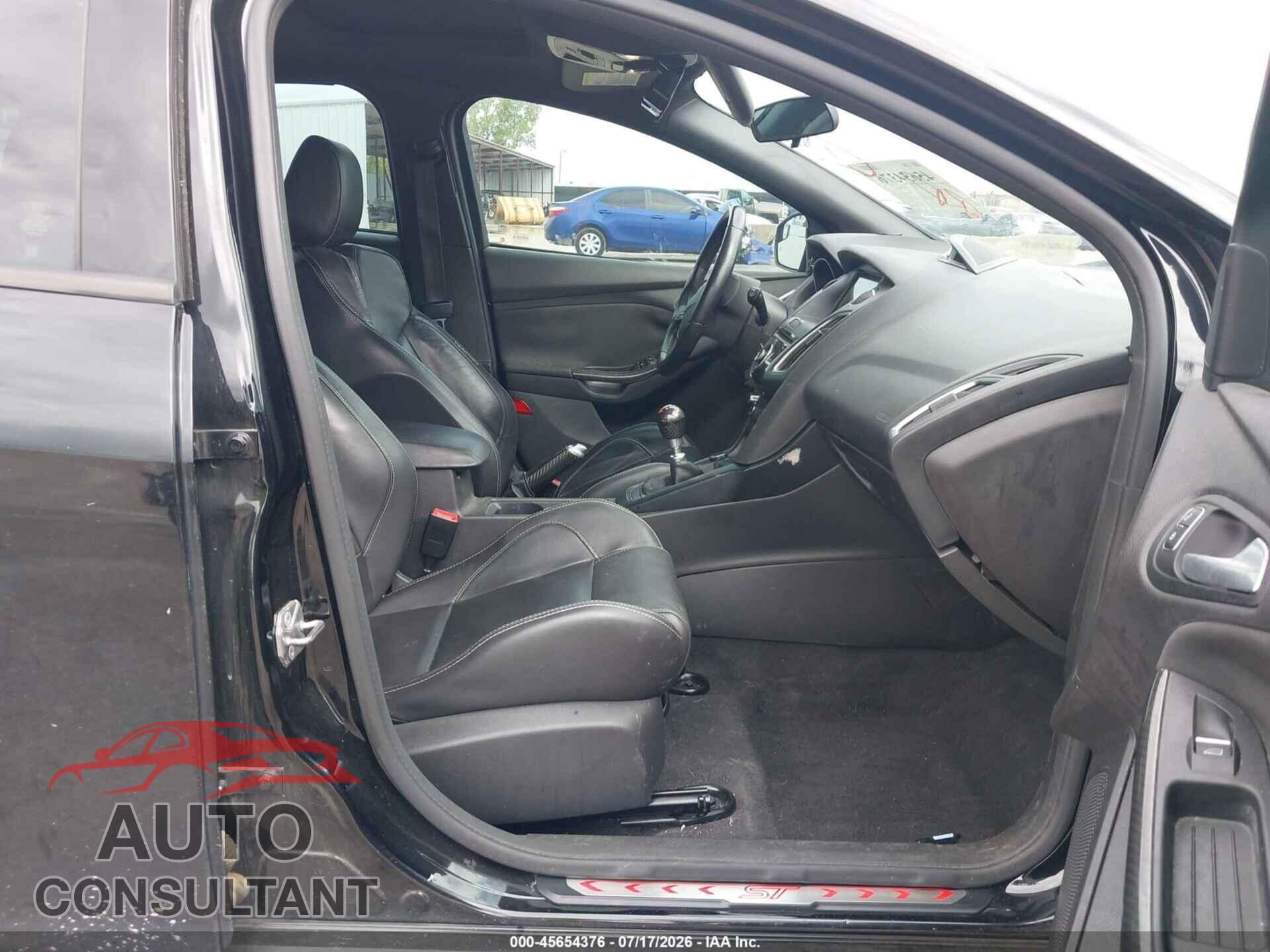 FORD FOCUS 2017 - 1FADP3L90HL244367