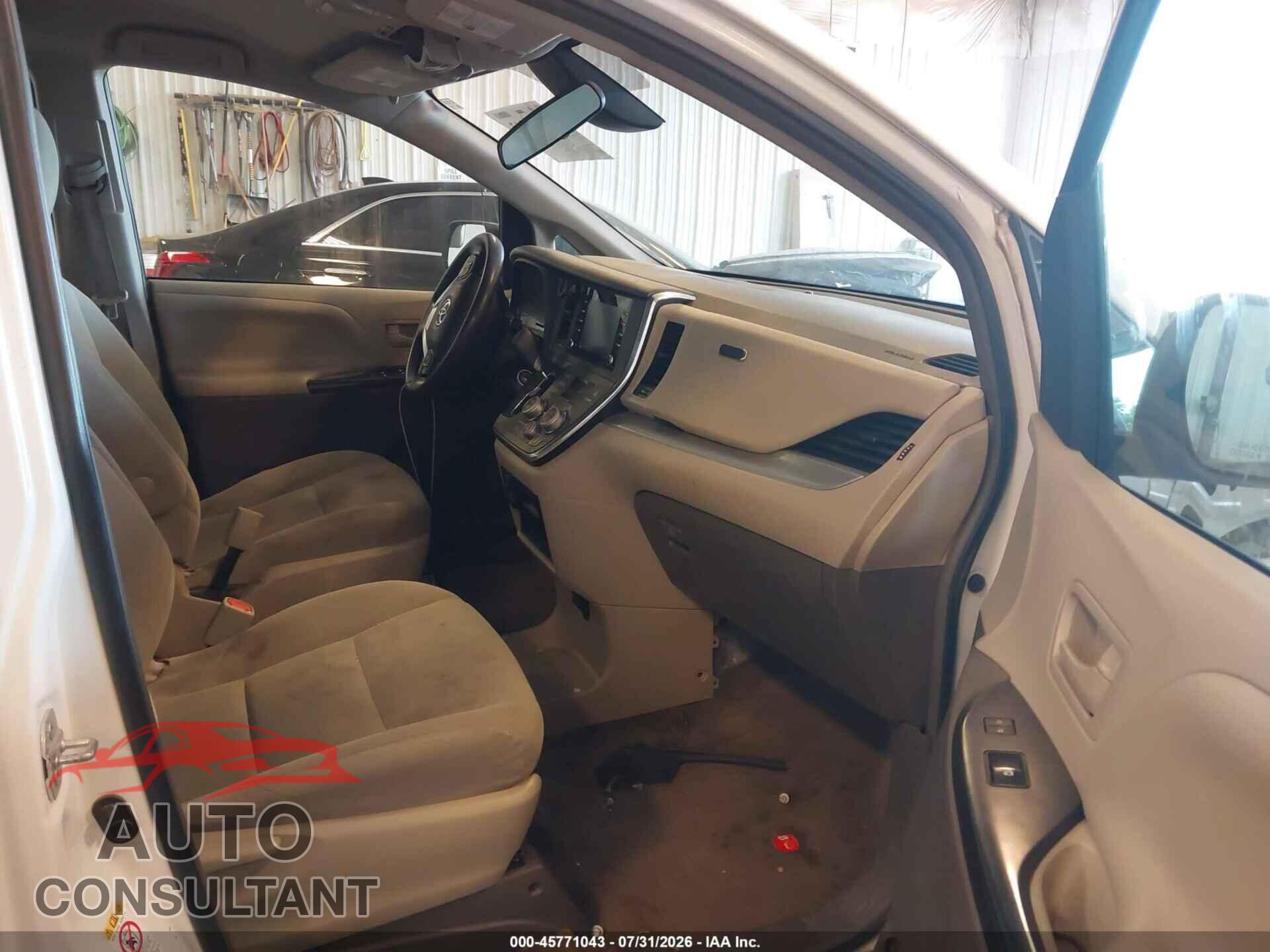 TOYOTA SIENNA 2018 - 5TDZZ3DC4JS928038