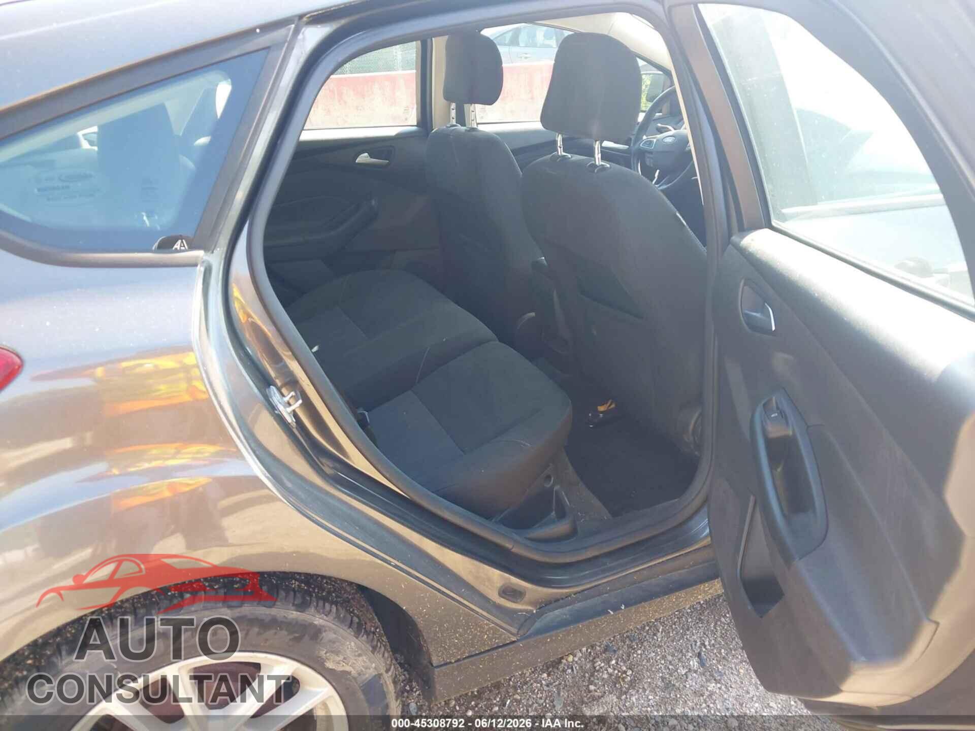 FORD FOCUS 2017 - 1FADP3K28HL336184