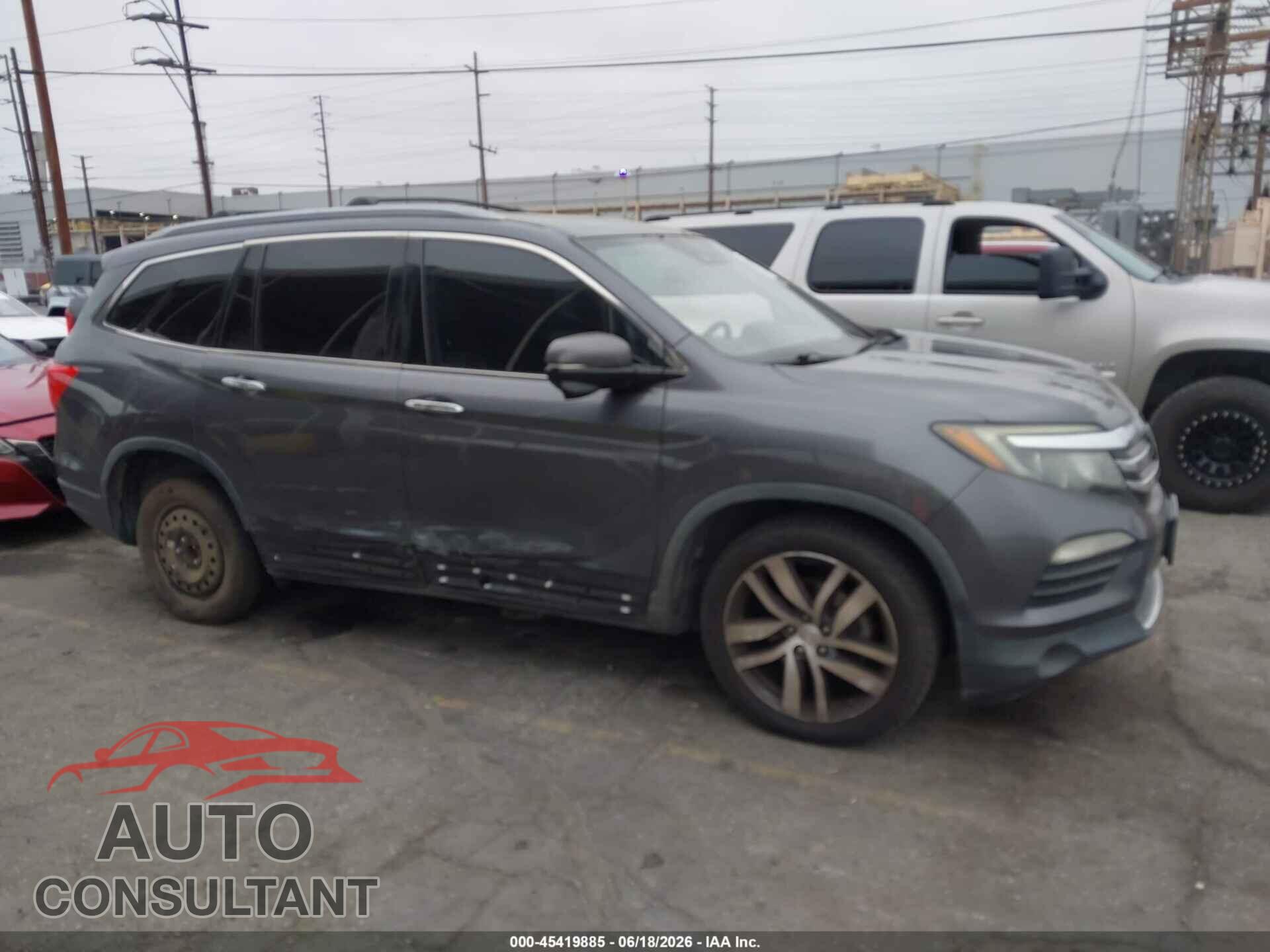 HONDA PILOT 2017 - 5FNYF5H99HB045579